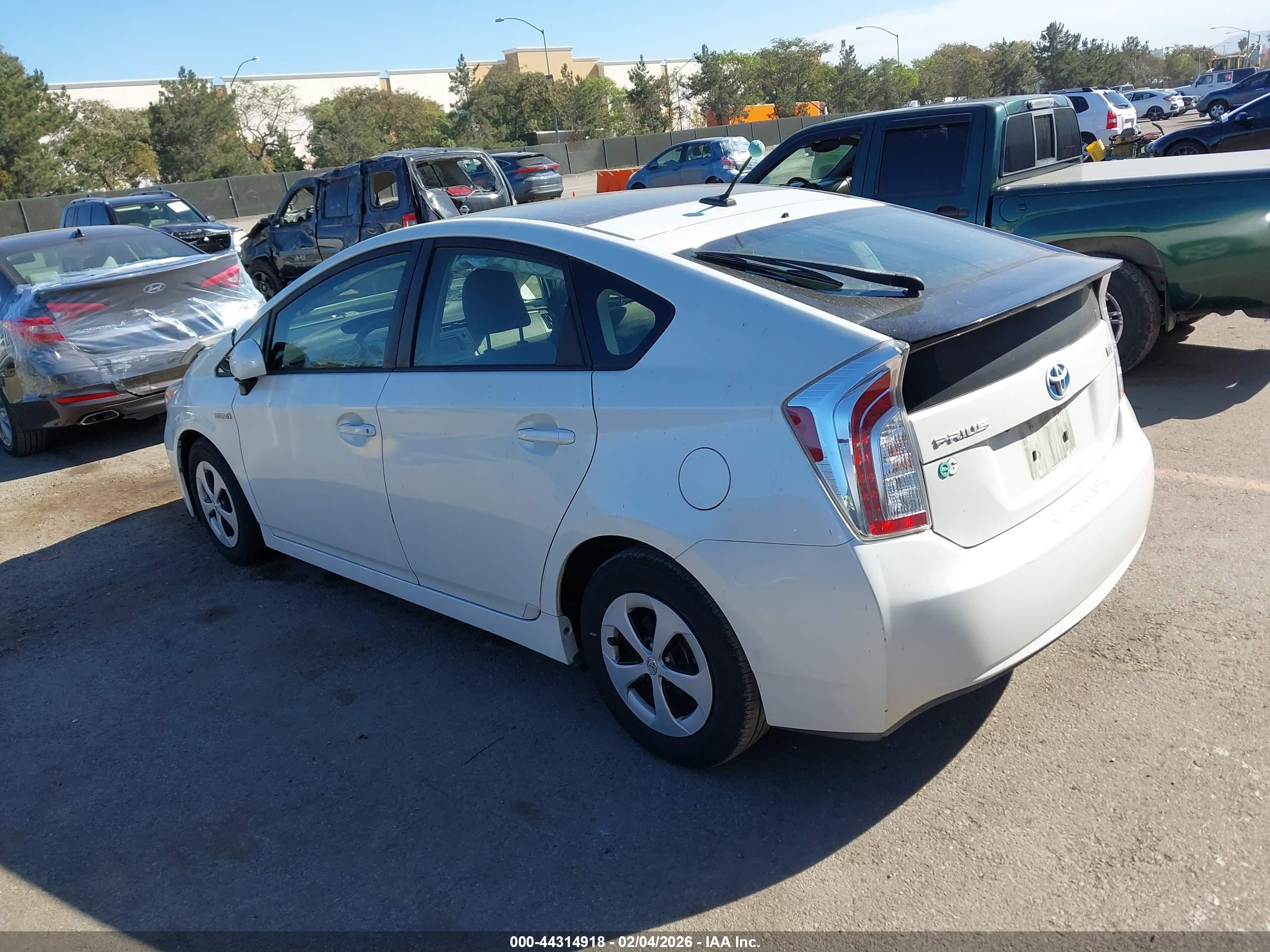 TOYOTA PRIUS image 3