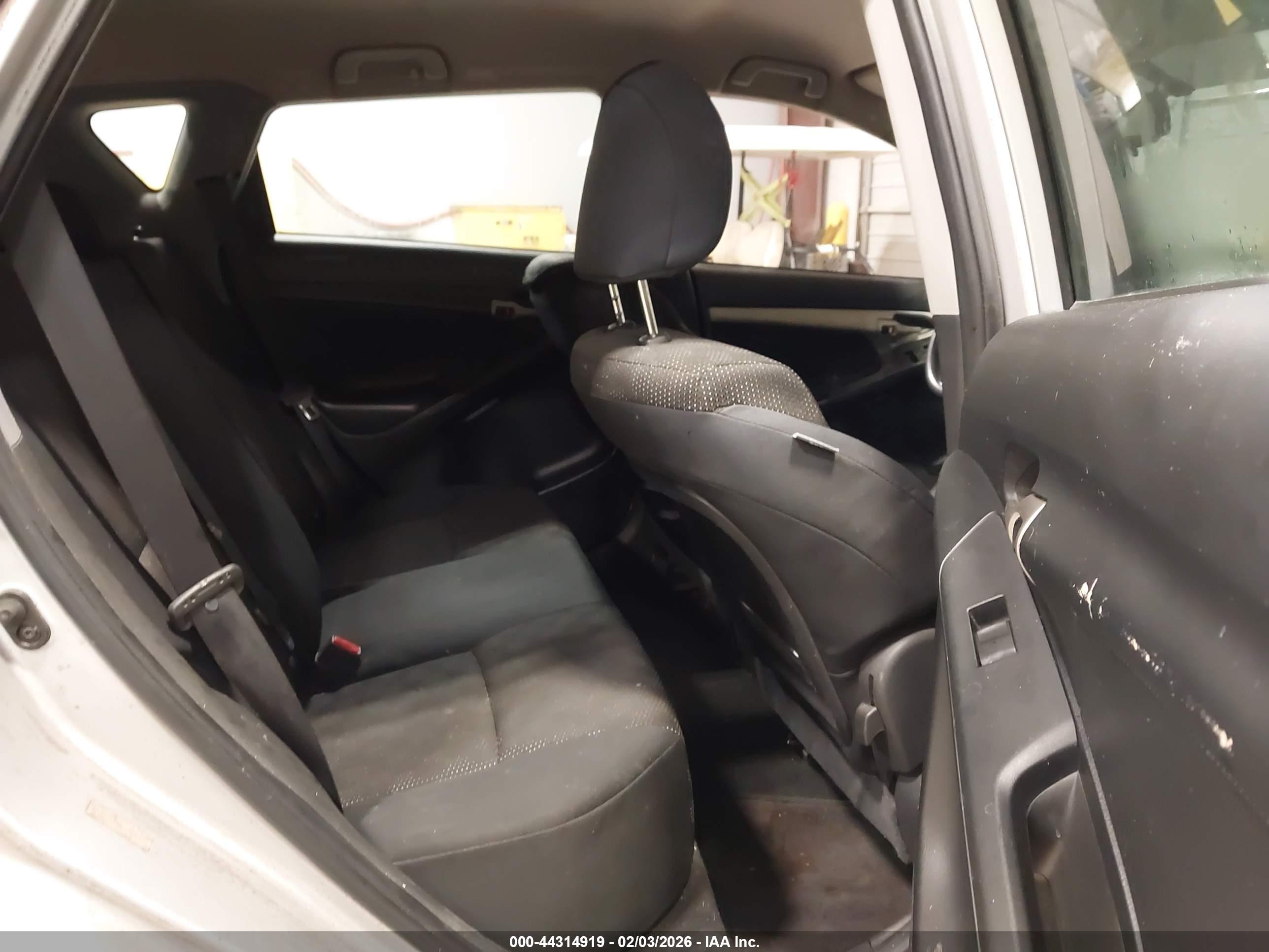 PONTIAC VIBE image 8