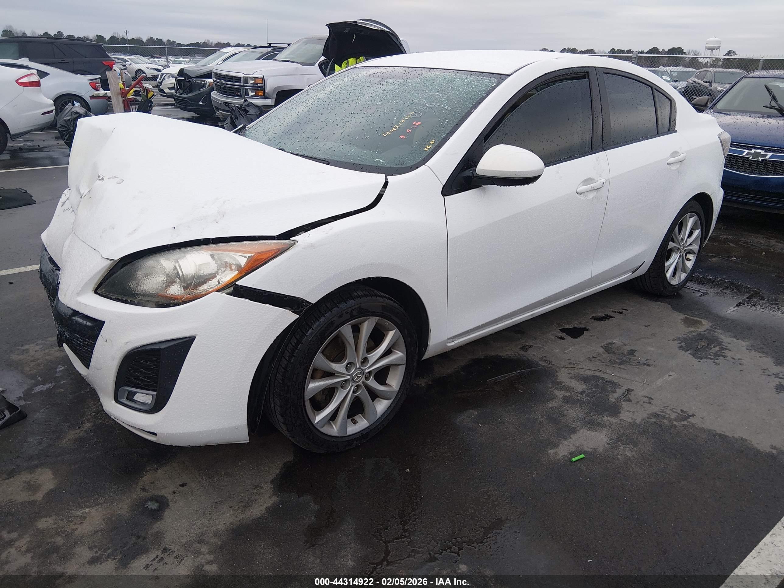 MAZDA MAZDA3 image 2