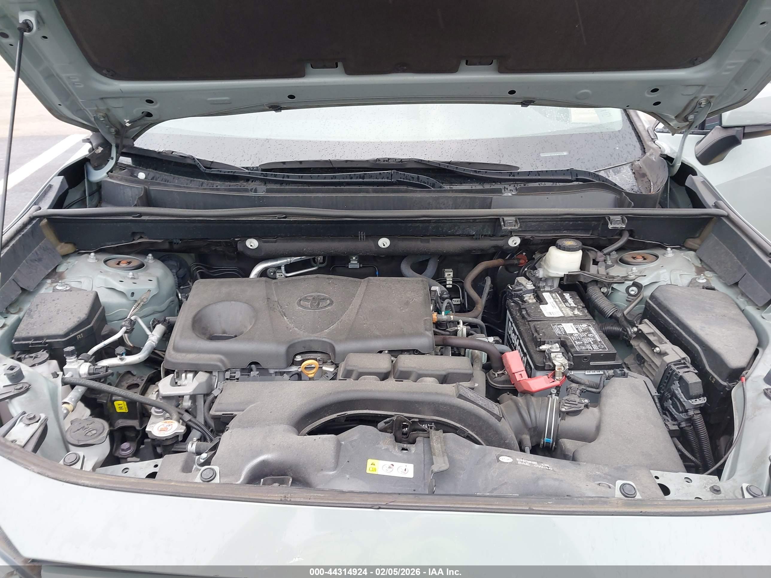 TOYOTA RAV4 image 10