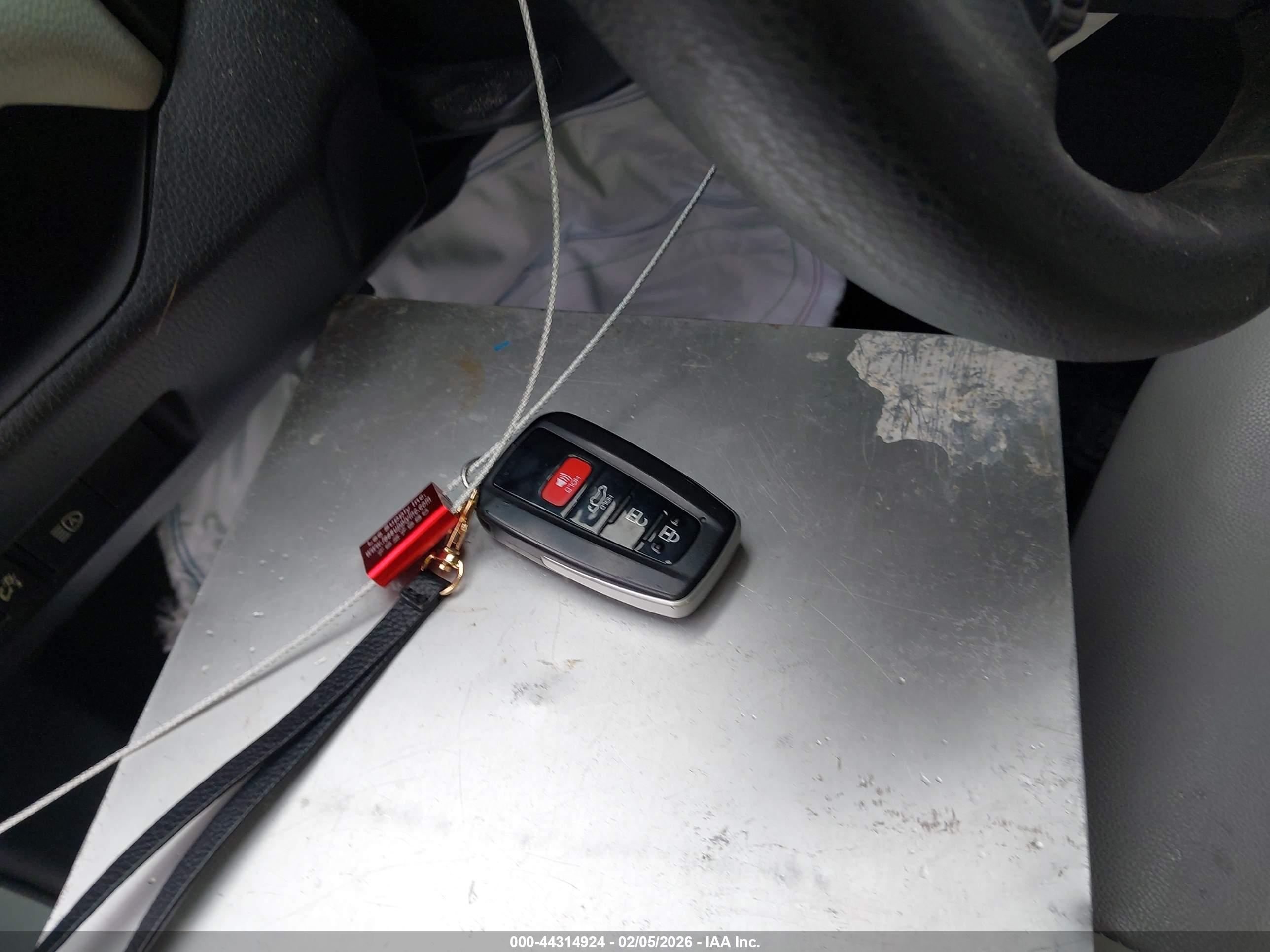 TOYOTA RAV4 image 11