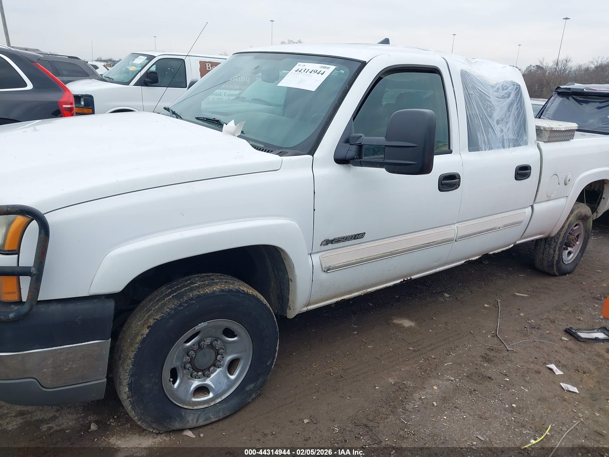 CHEVROLET SILVERADO image 2