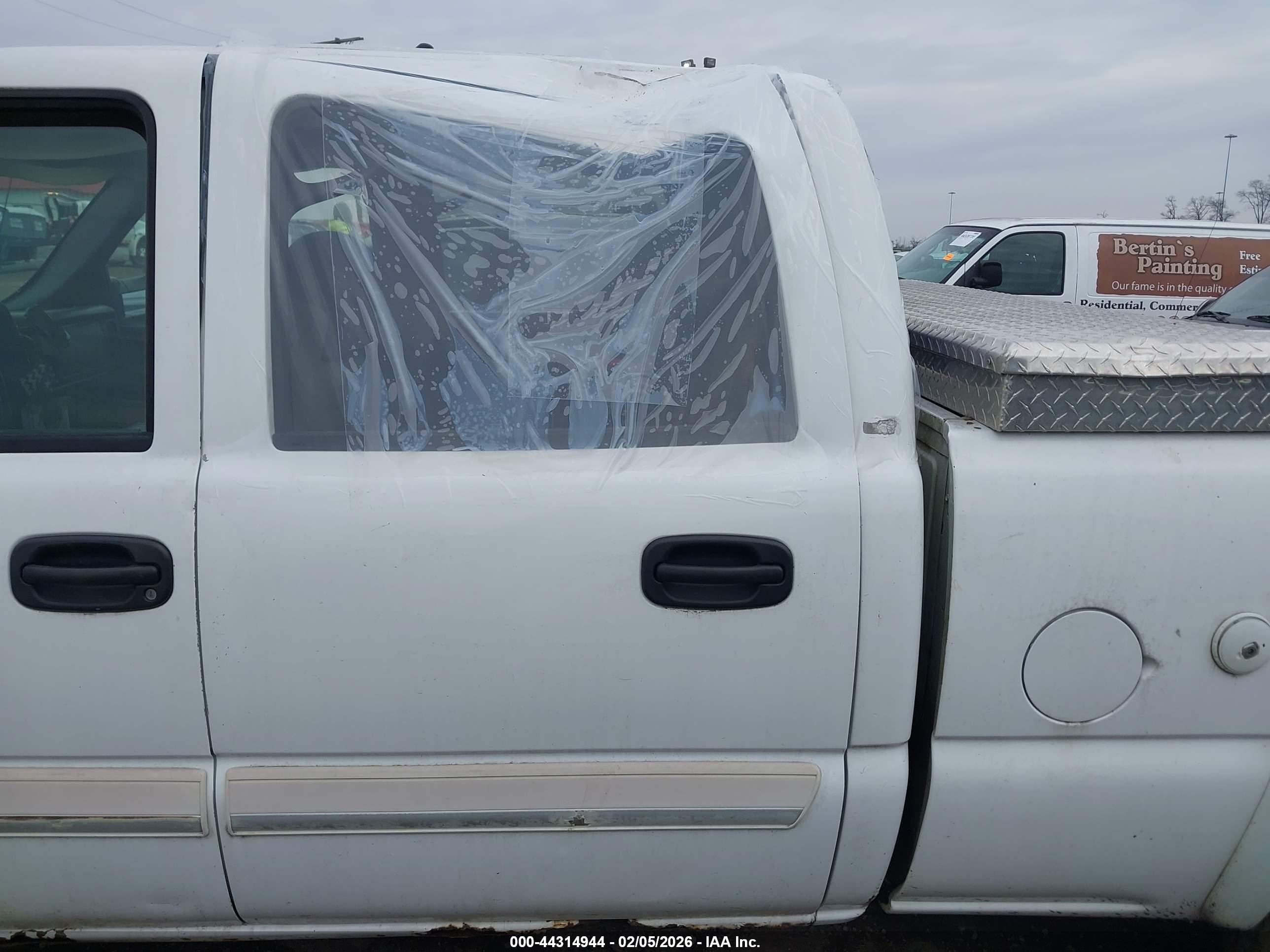 CHEVROLET SILVERADO image 6