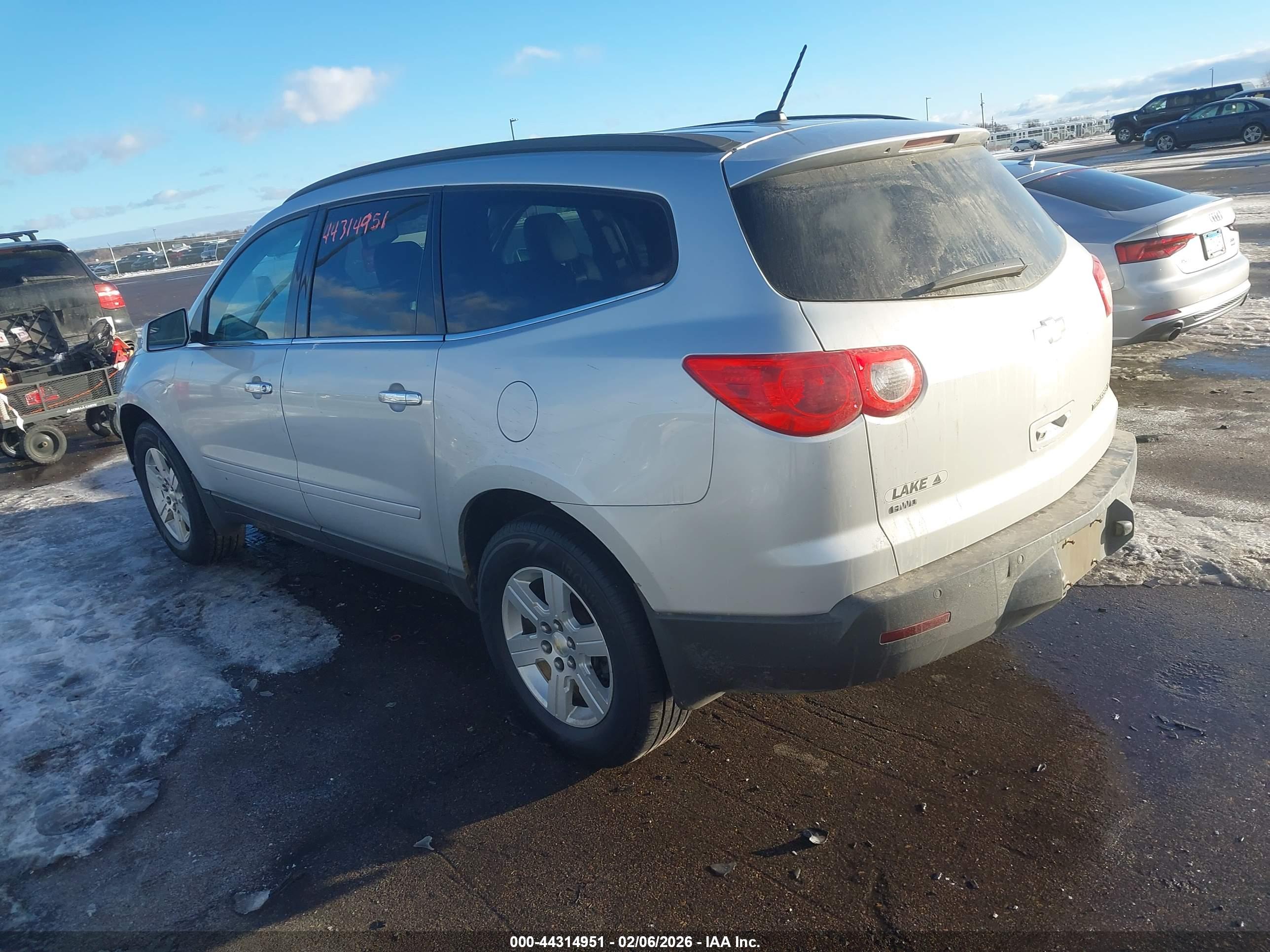 CHEVROLET TRAVERSE image 3