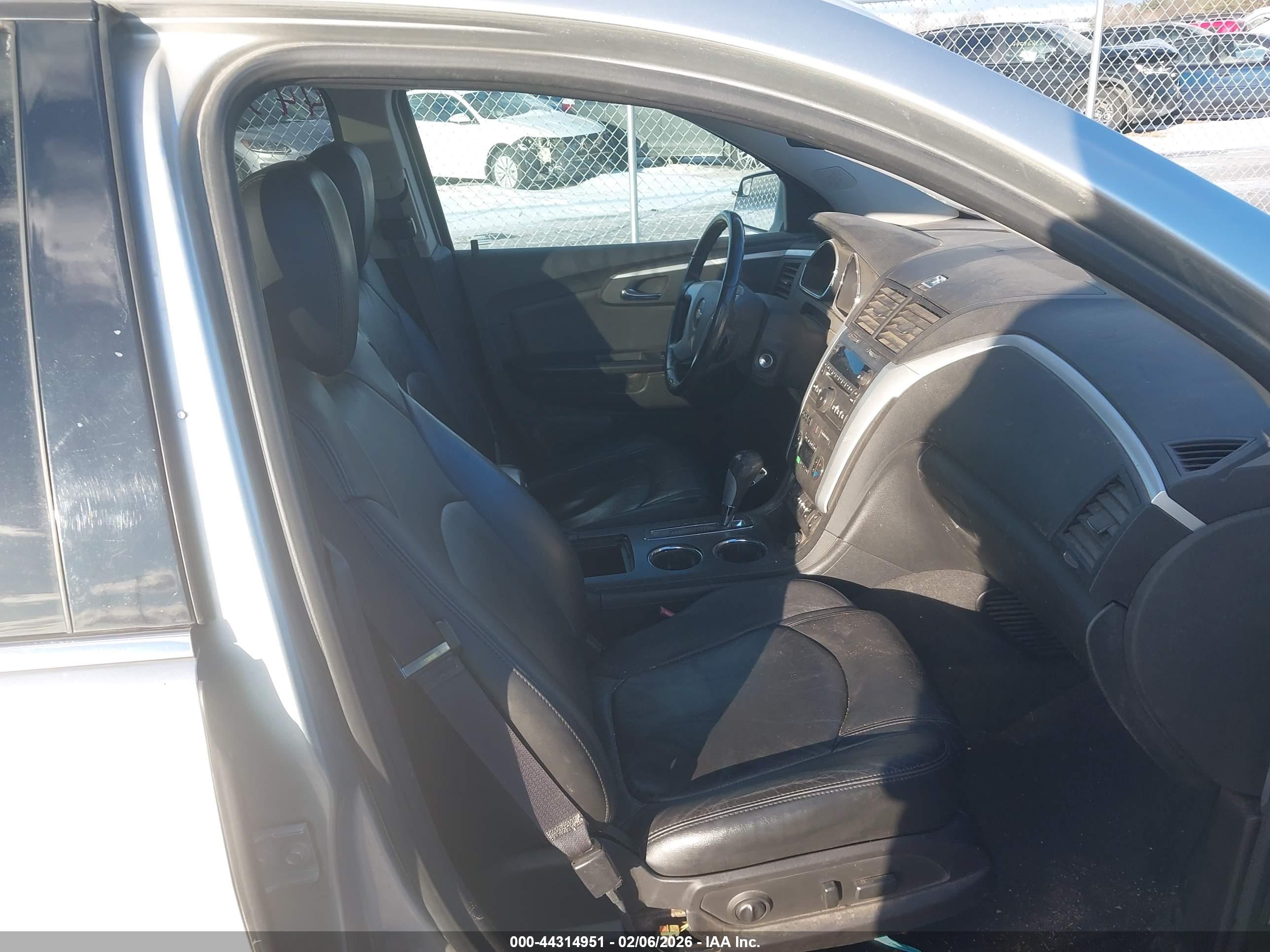 CHEVROLET TRAVERSE image 5