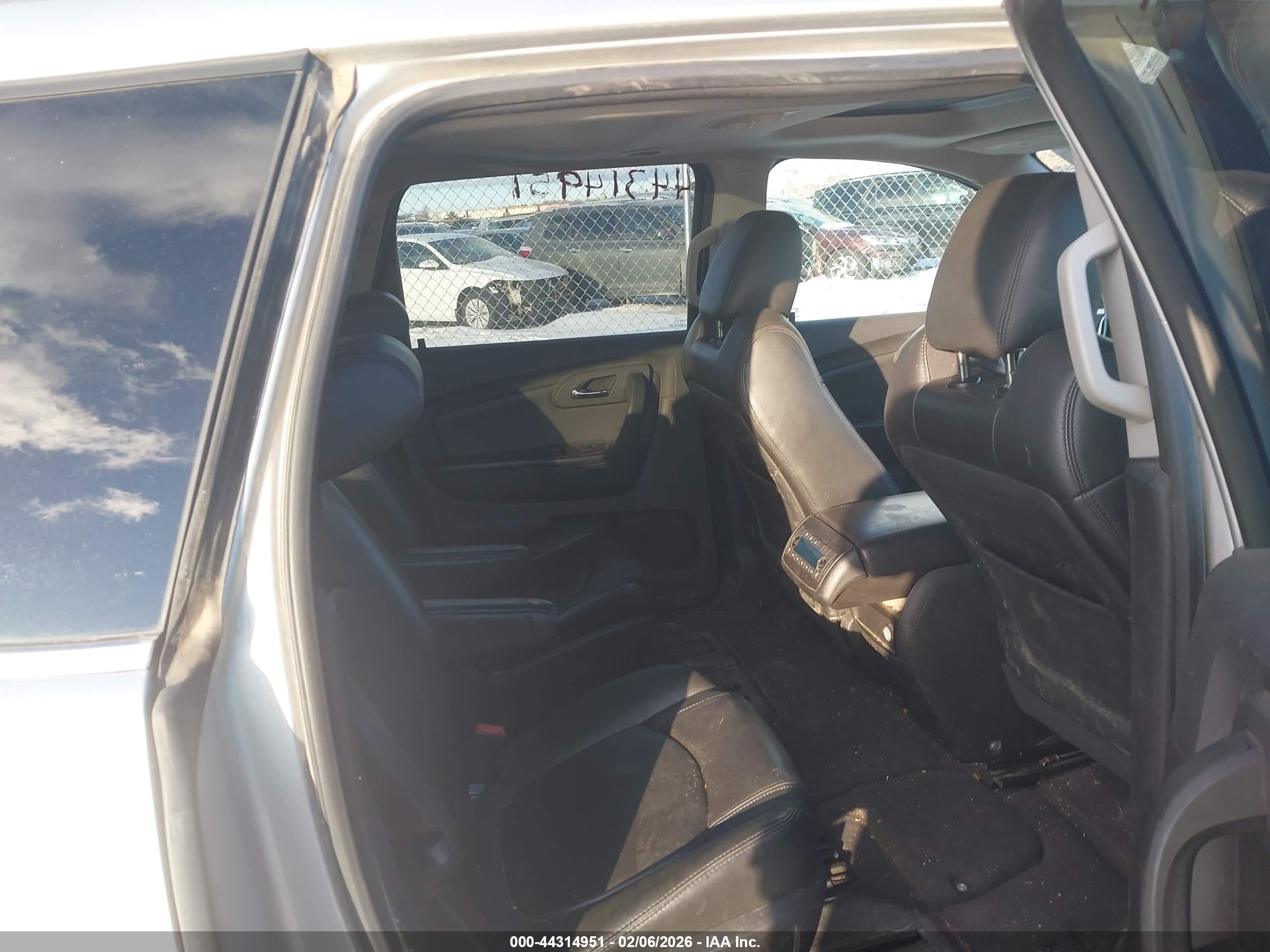 CHEVROLET TRAVERSE image 8