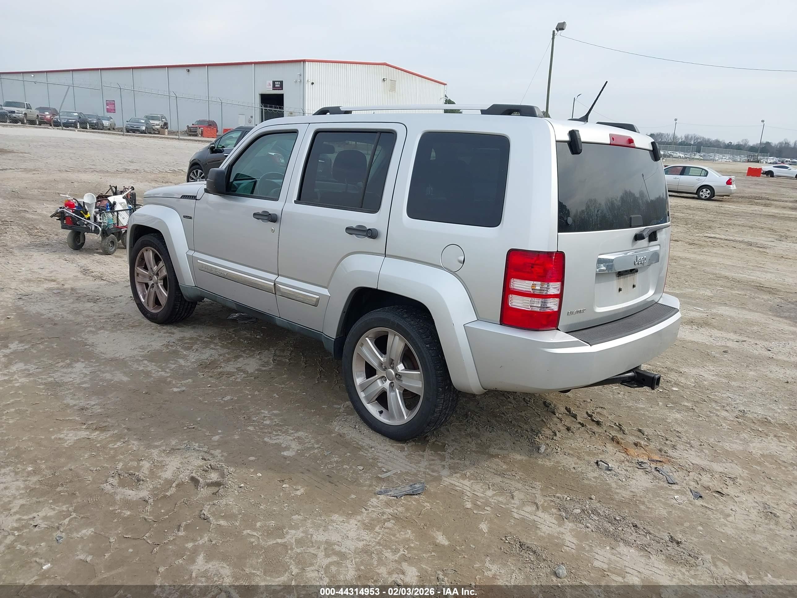 JEEP LIBERTY image 3
