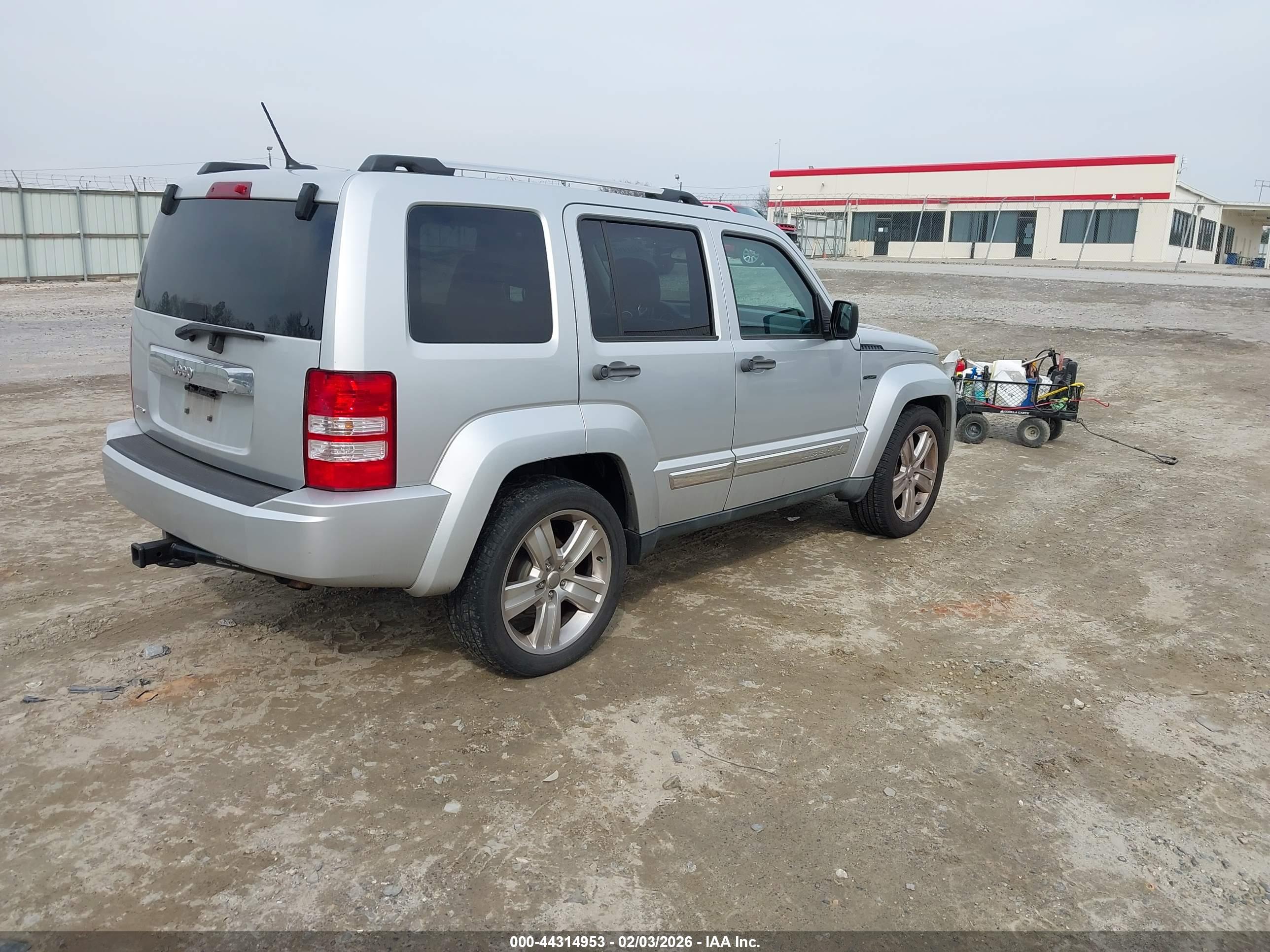 JEEP LIBERTY image 4