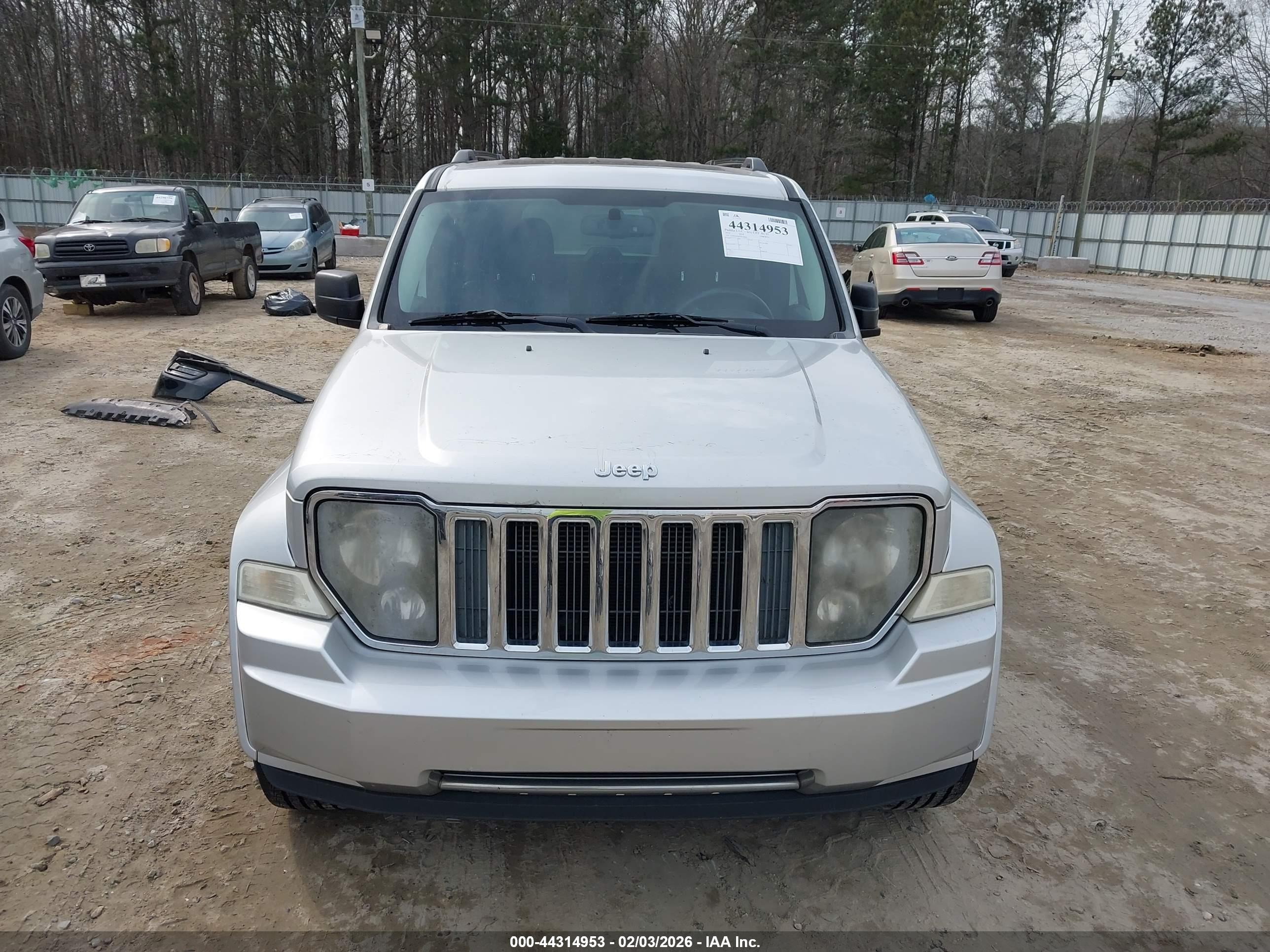 JEEP LIBERTY image 6
