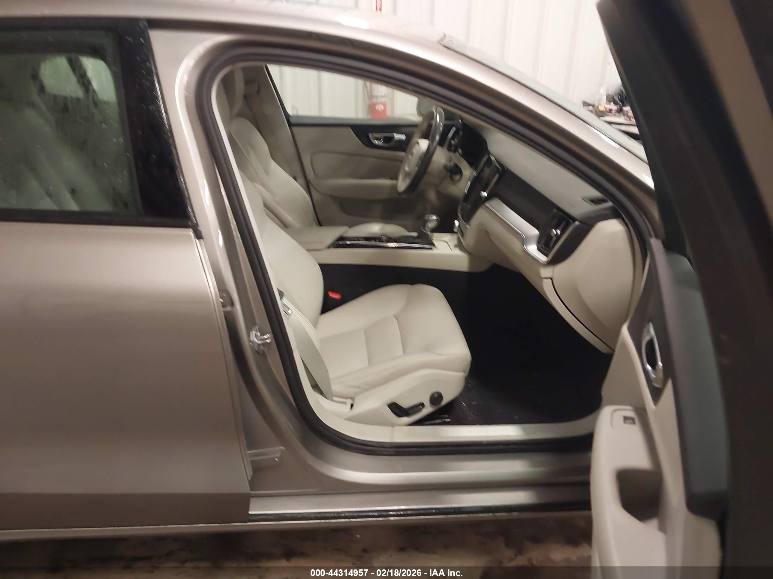 VOLVO S60 image 5