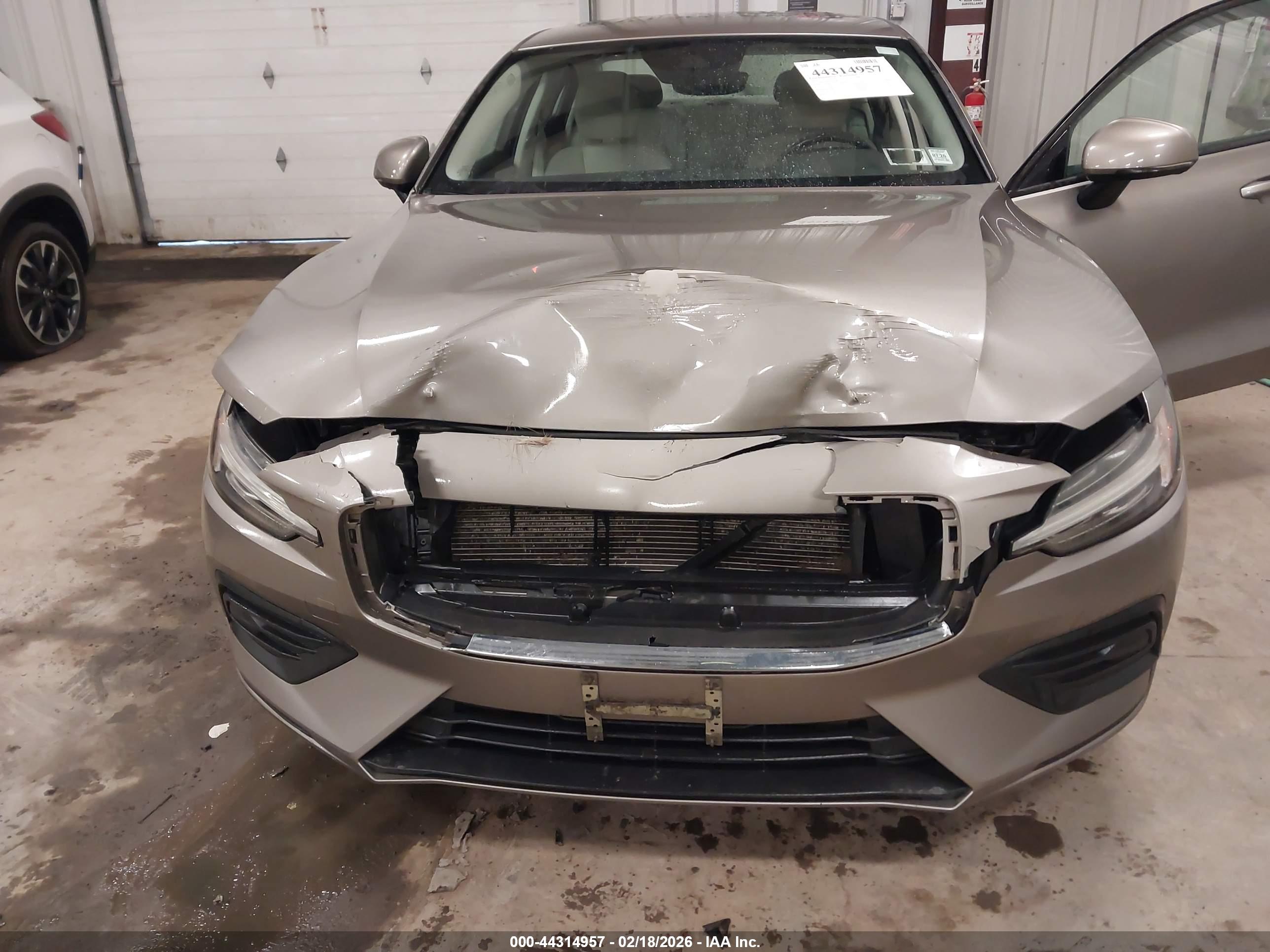 VOLVO S60 image 6