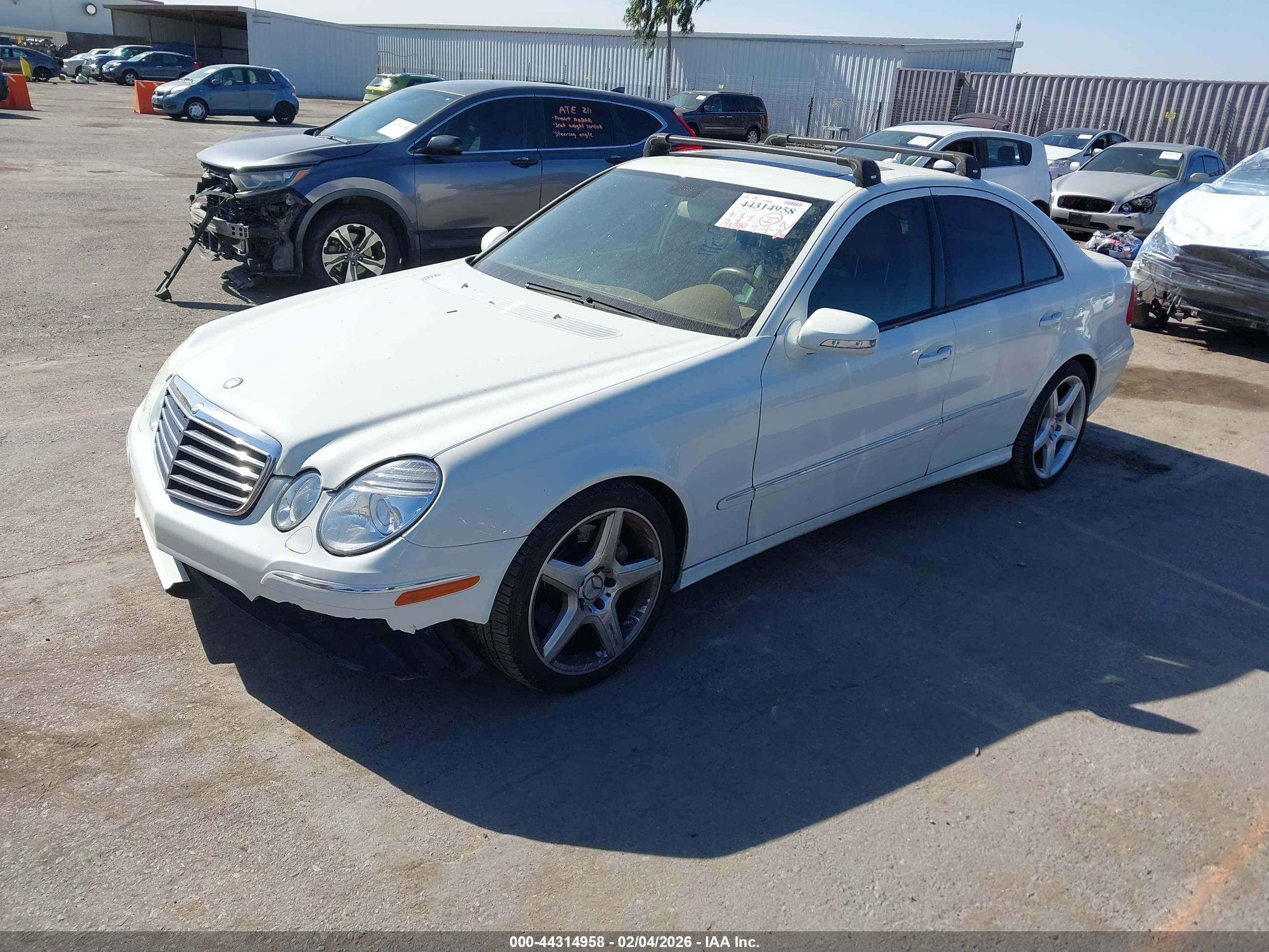 MERCEDES-BENZ E image 2