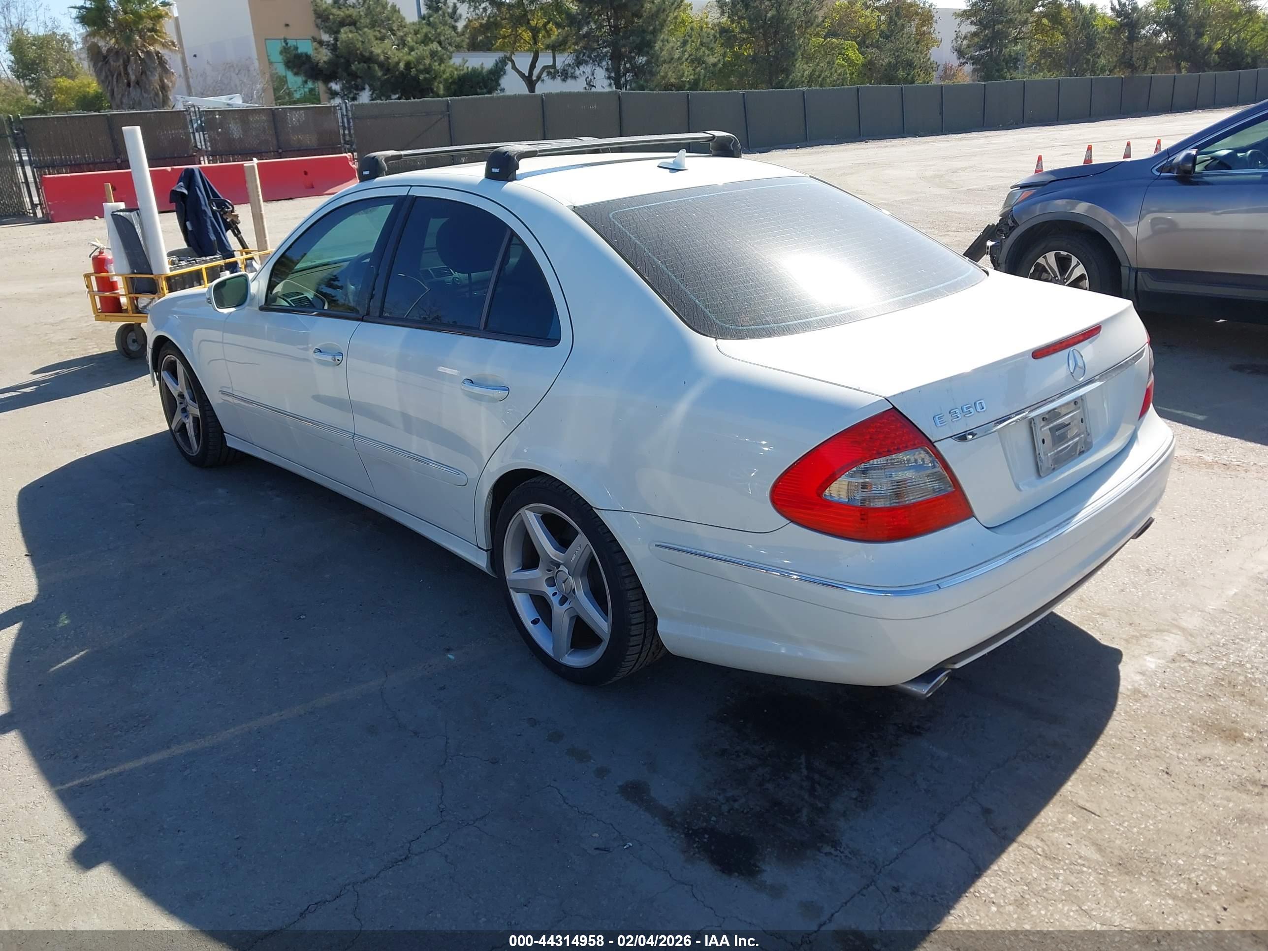 MERCEDES-BENZ E image 3