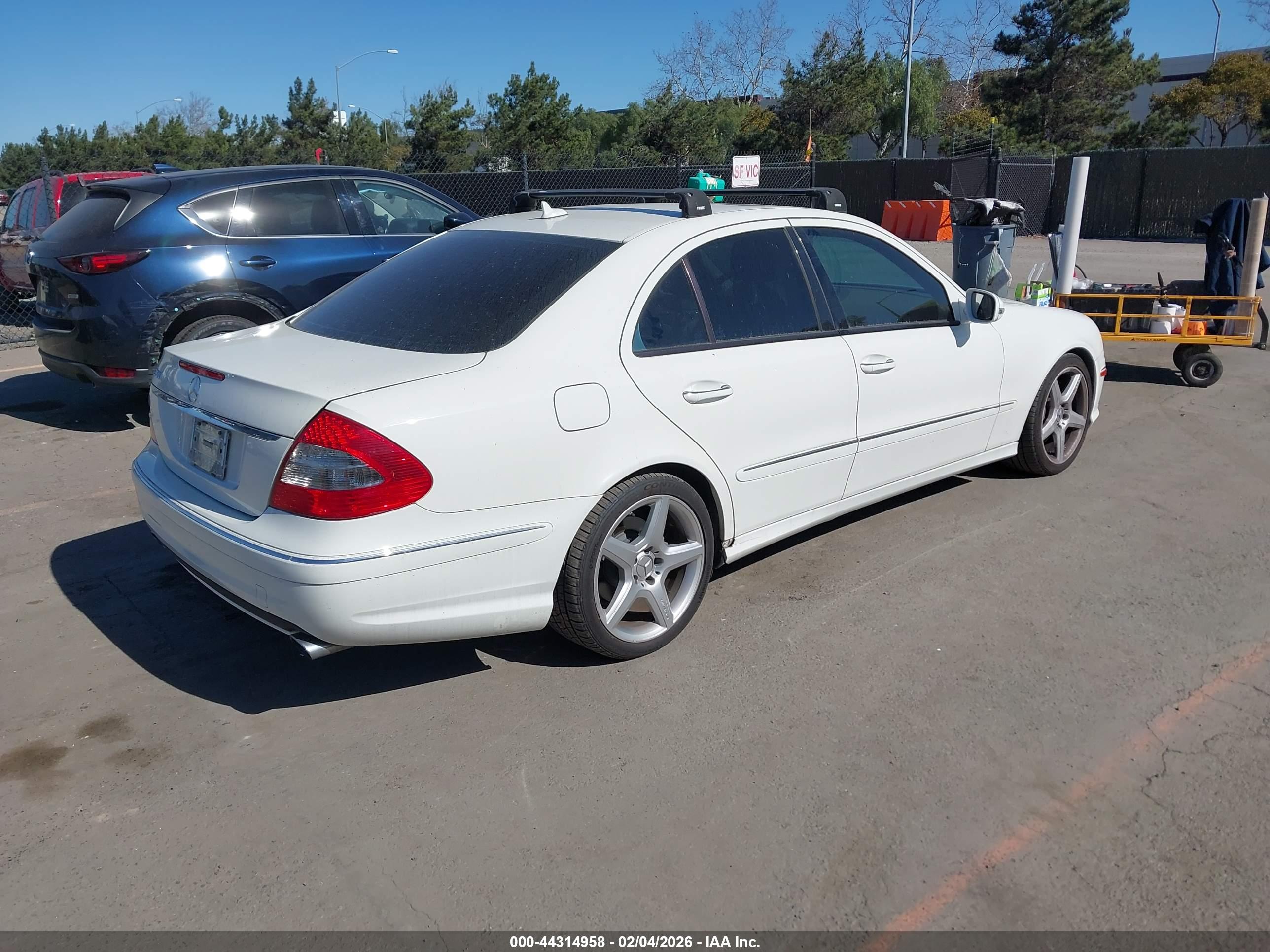 MERCEDES-BENZ E image 4