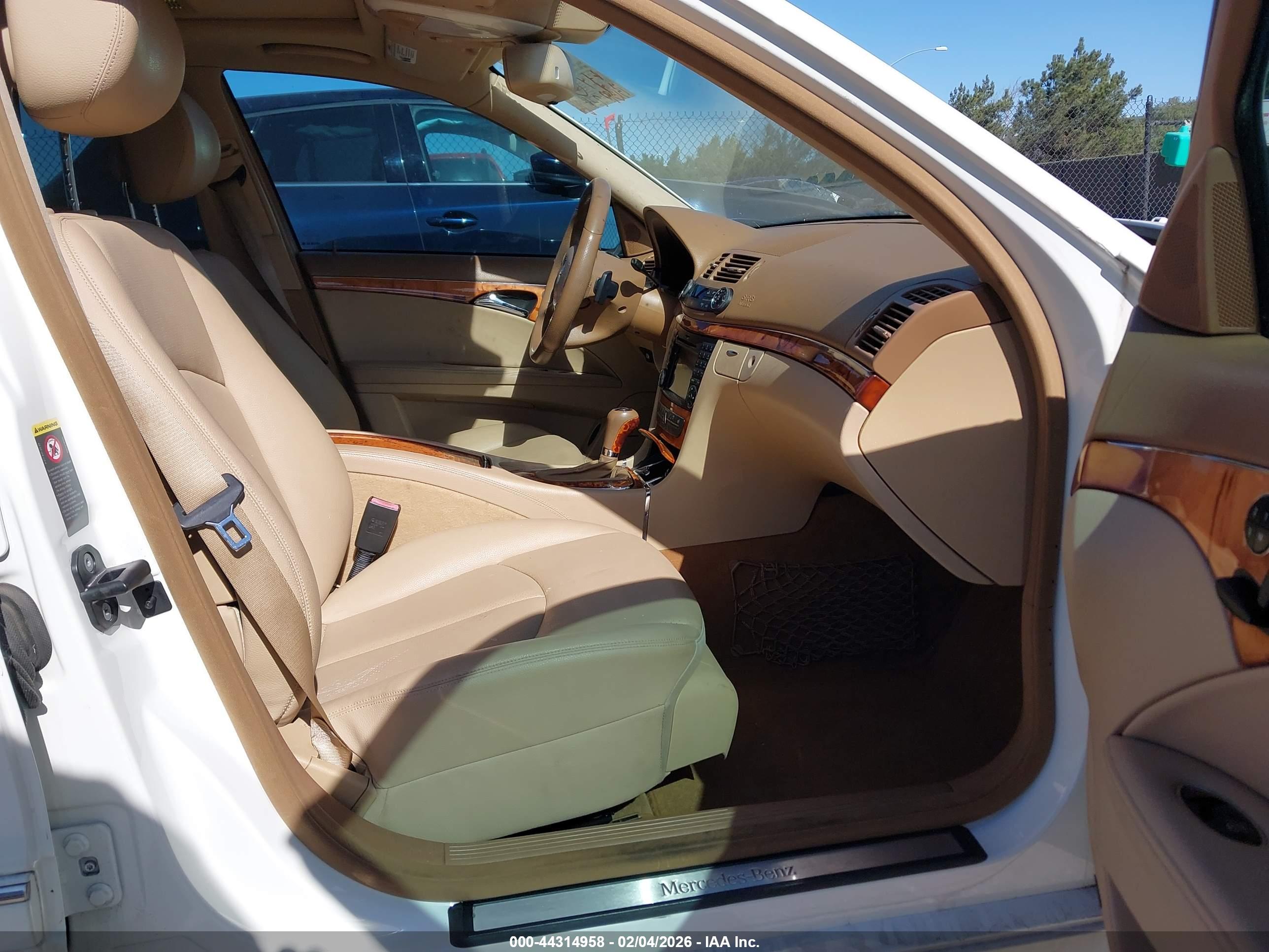 MERCEDES-BENZ E image 5