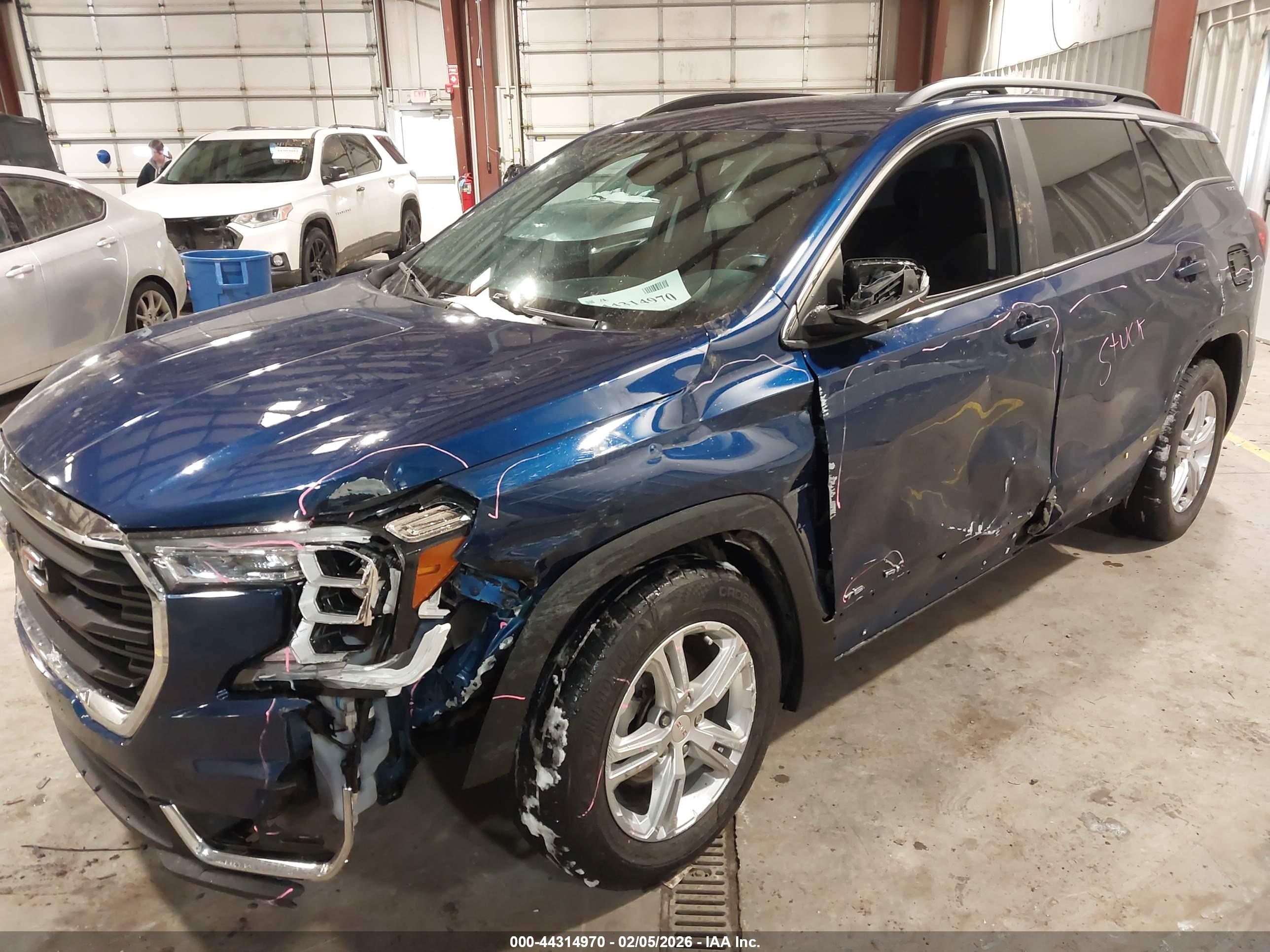 GMC TERRAIN image 2