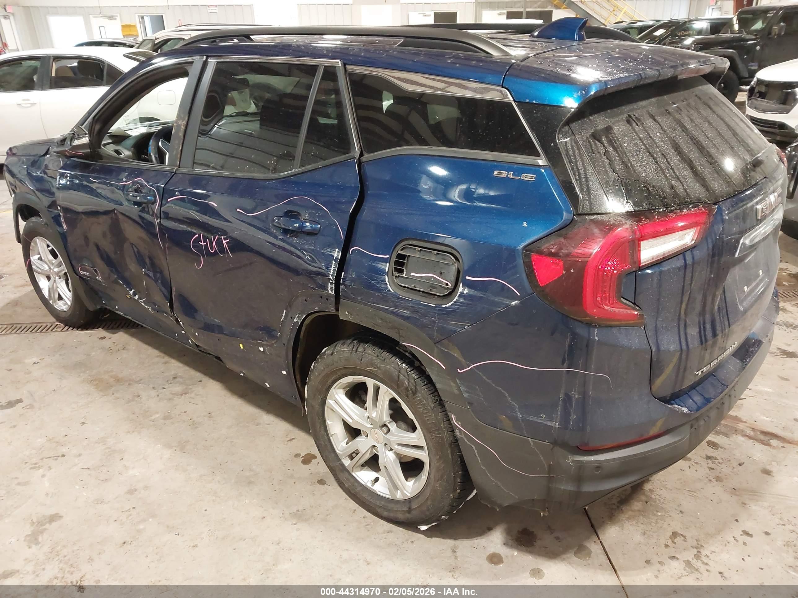 GMC TERRAIN image 3