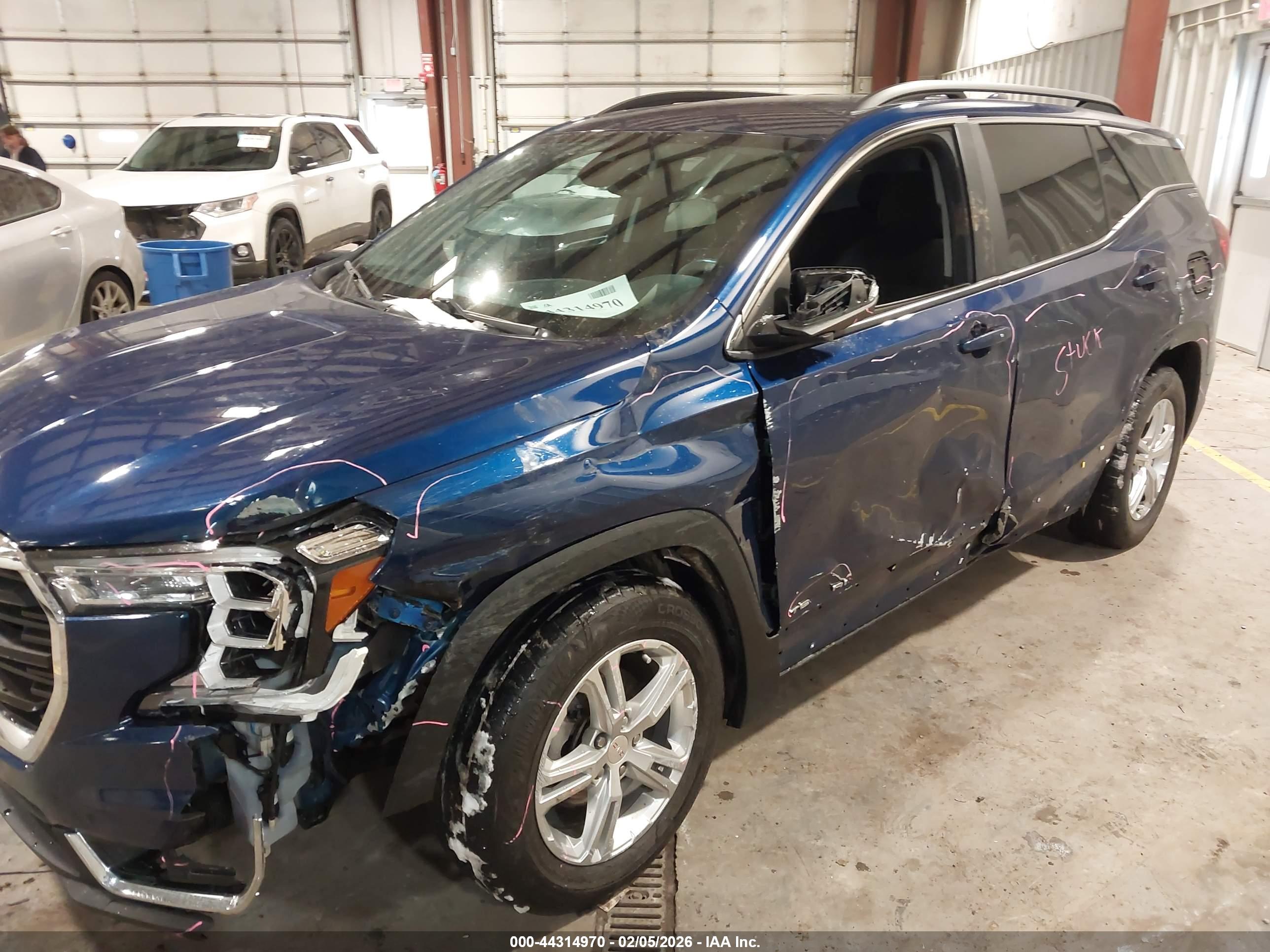 GMC TERRAIN image 6
