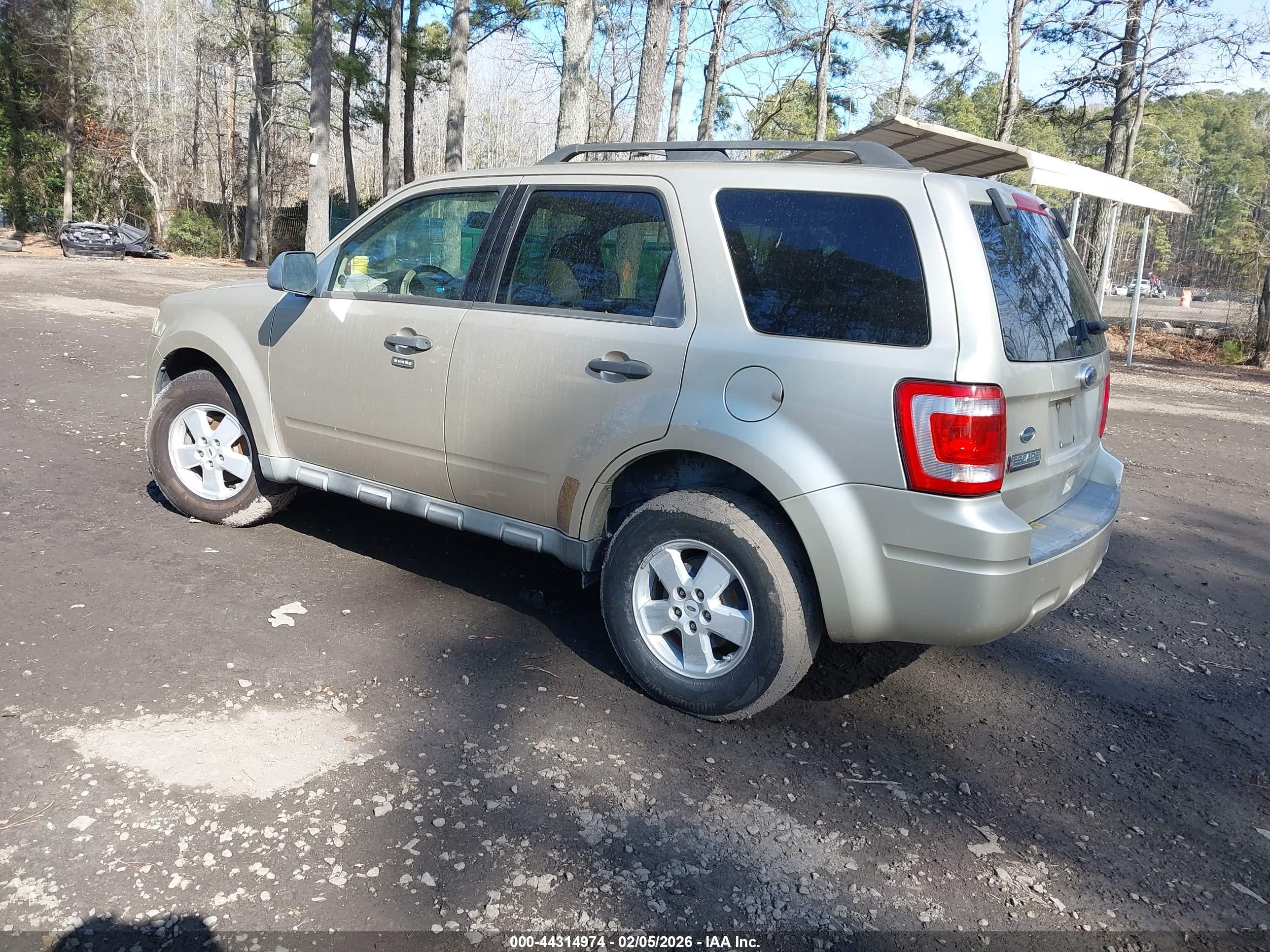 FORD ESCAPE image 3