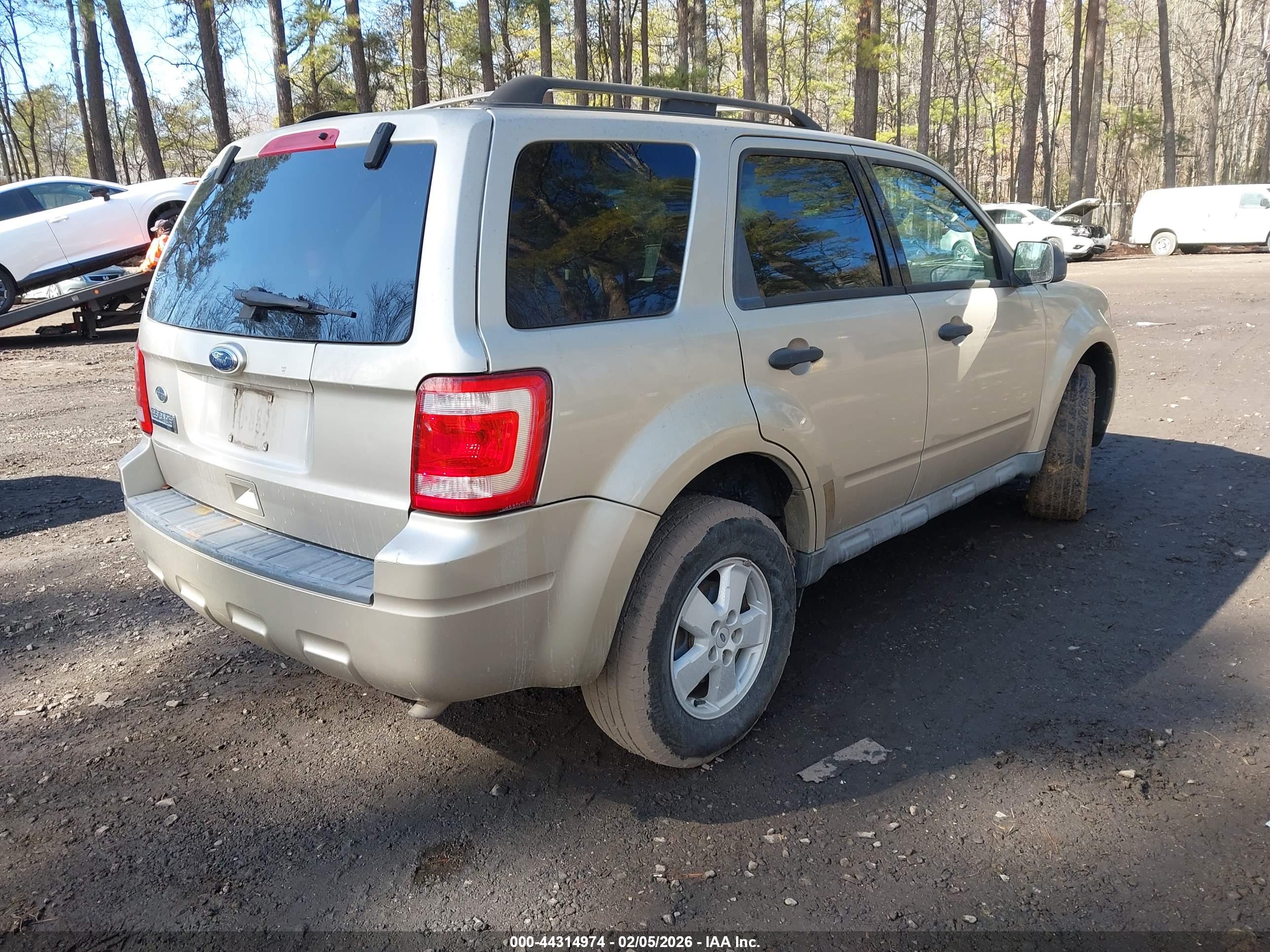 FORD ESCAPE image 4