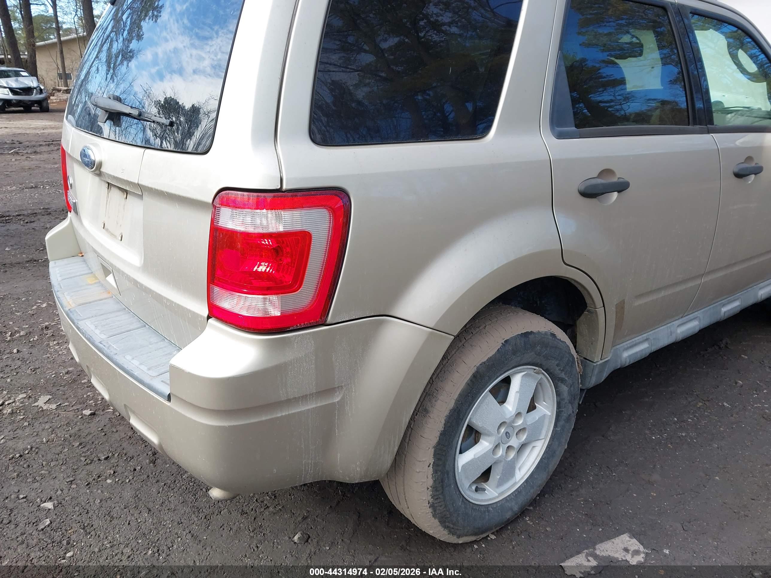 FORD ESCAPE image 6