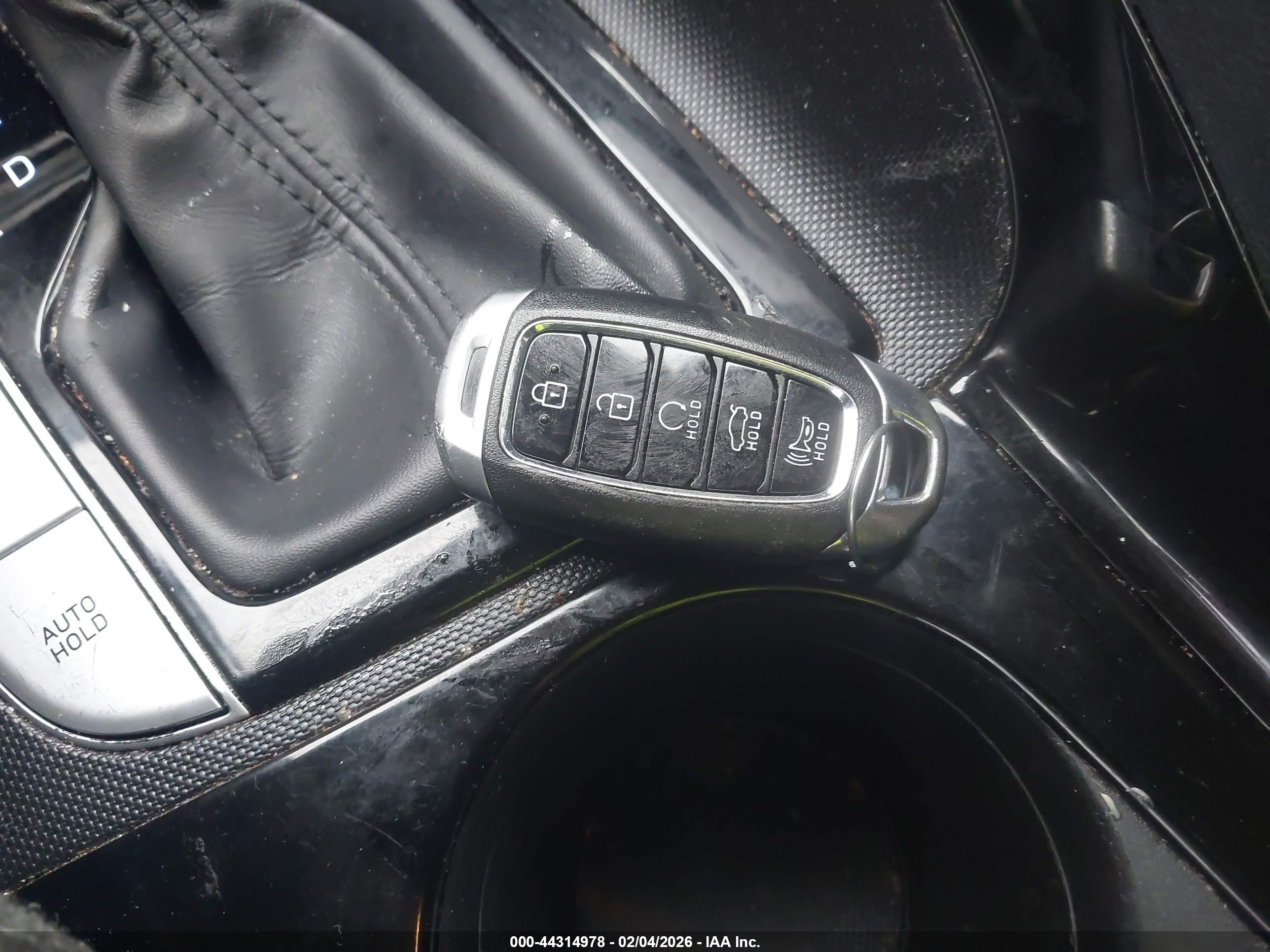 HYUNDAI ELANTRA image 11