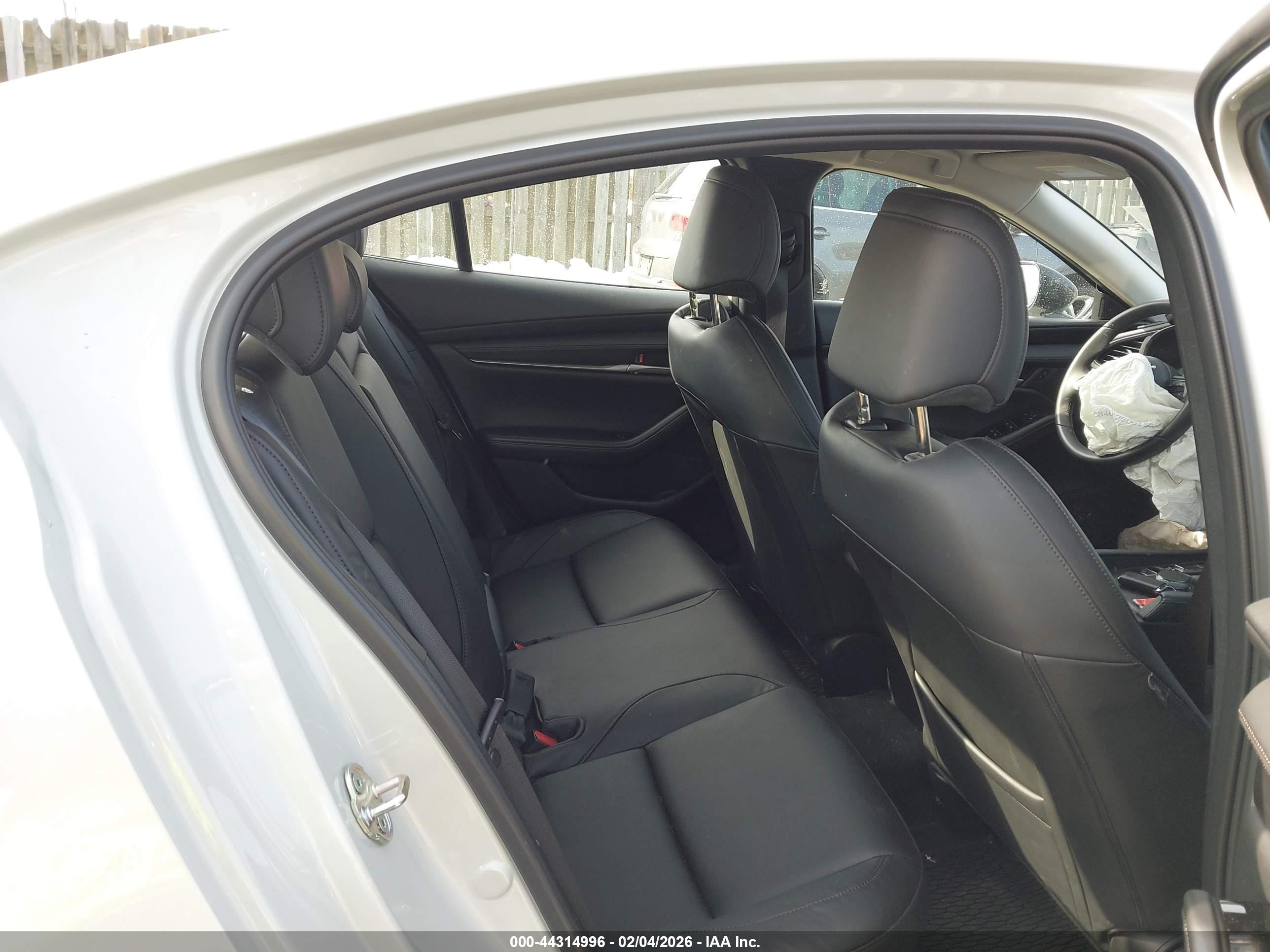 MAZDA MAZDA3 image 8