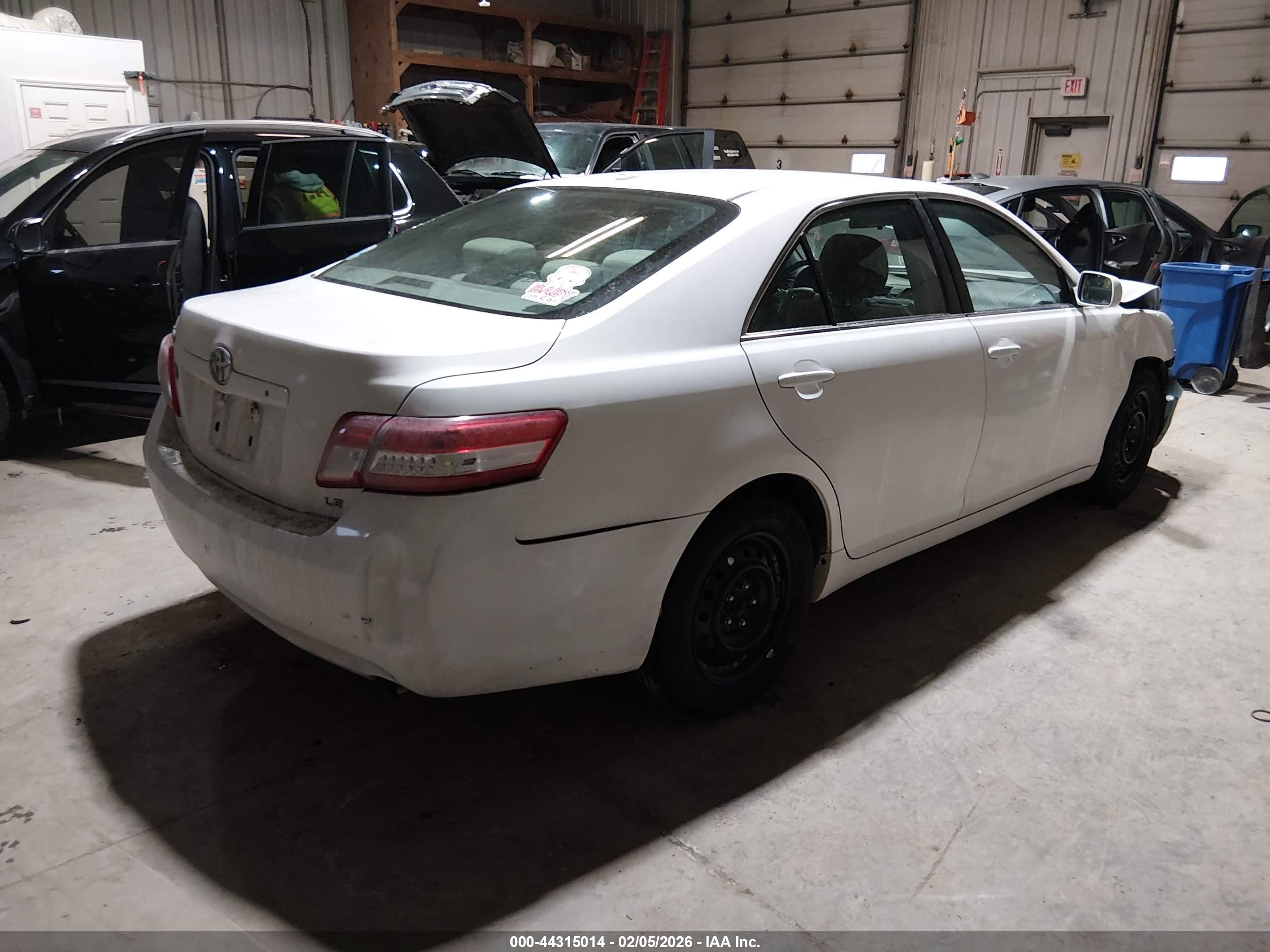 TOYOTA CAMRY image 4