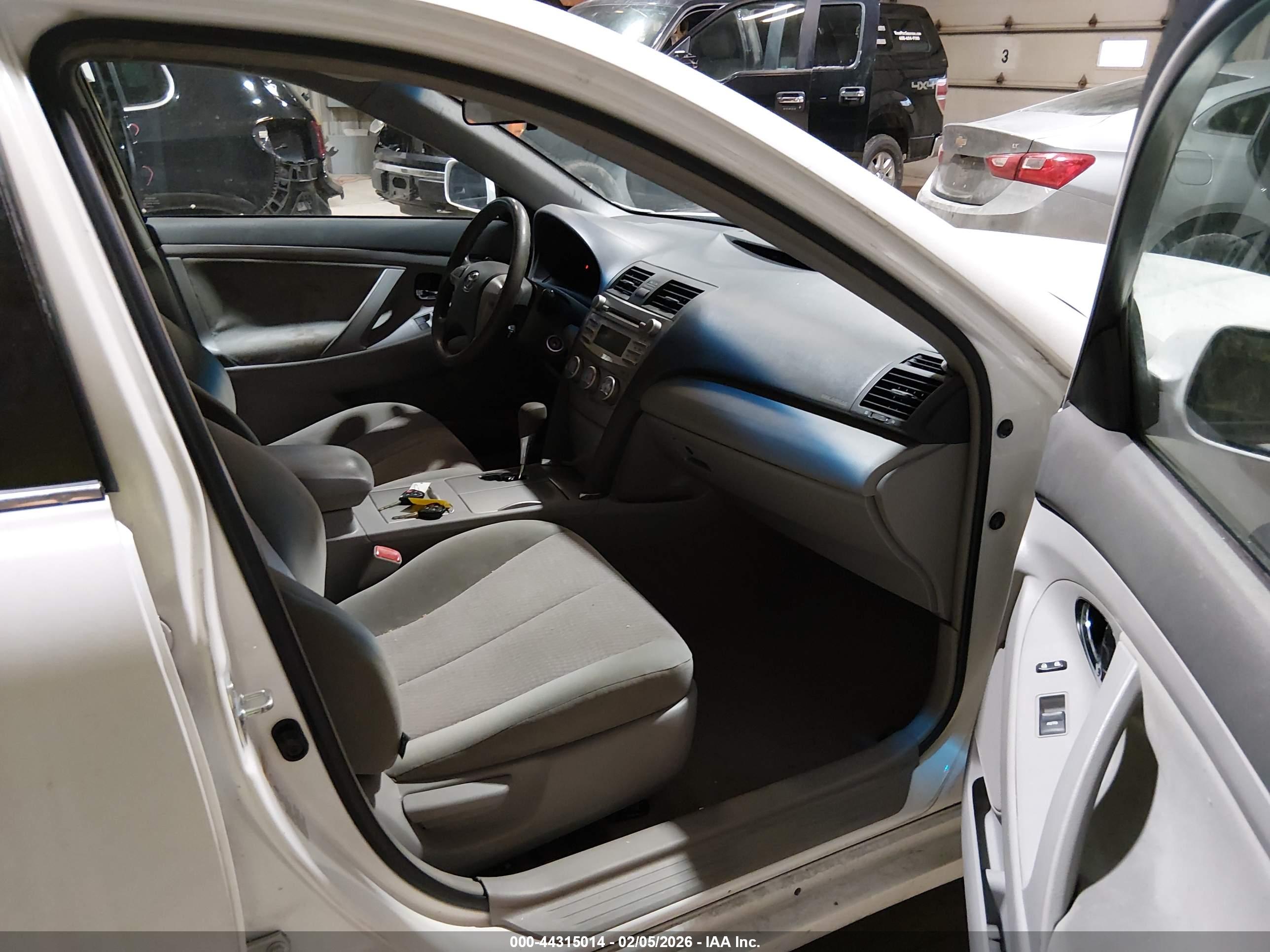 TOYOTA CAMRY image 5