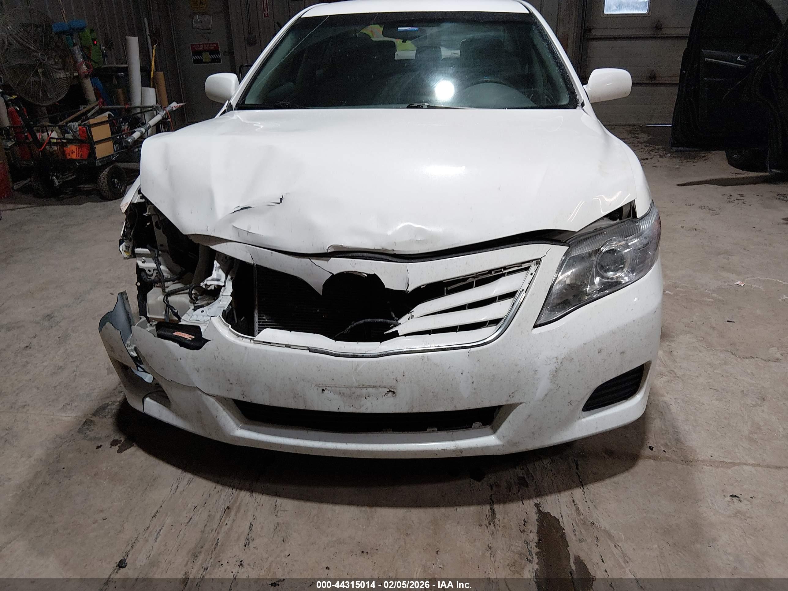 TOYOTA CAMRY image 6