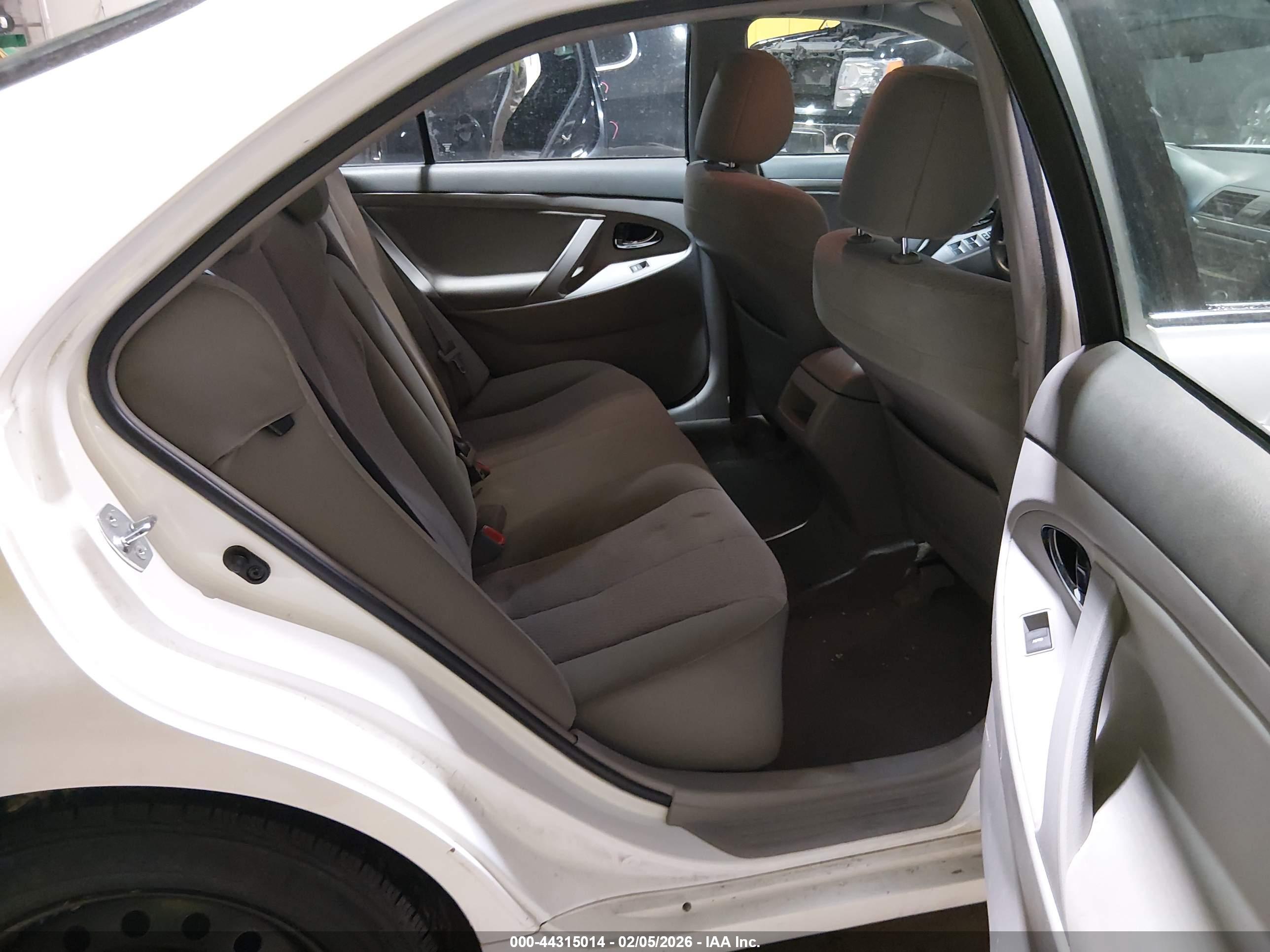 TOYOTA CAMRY image 8