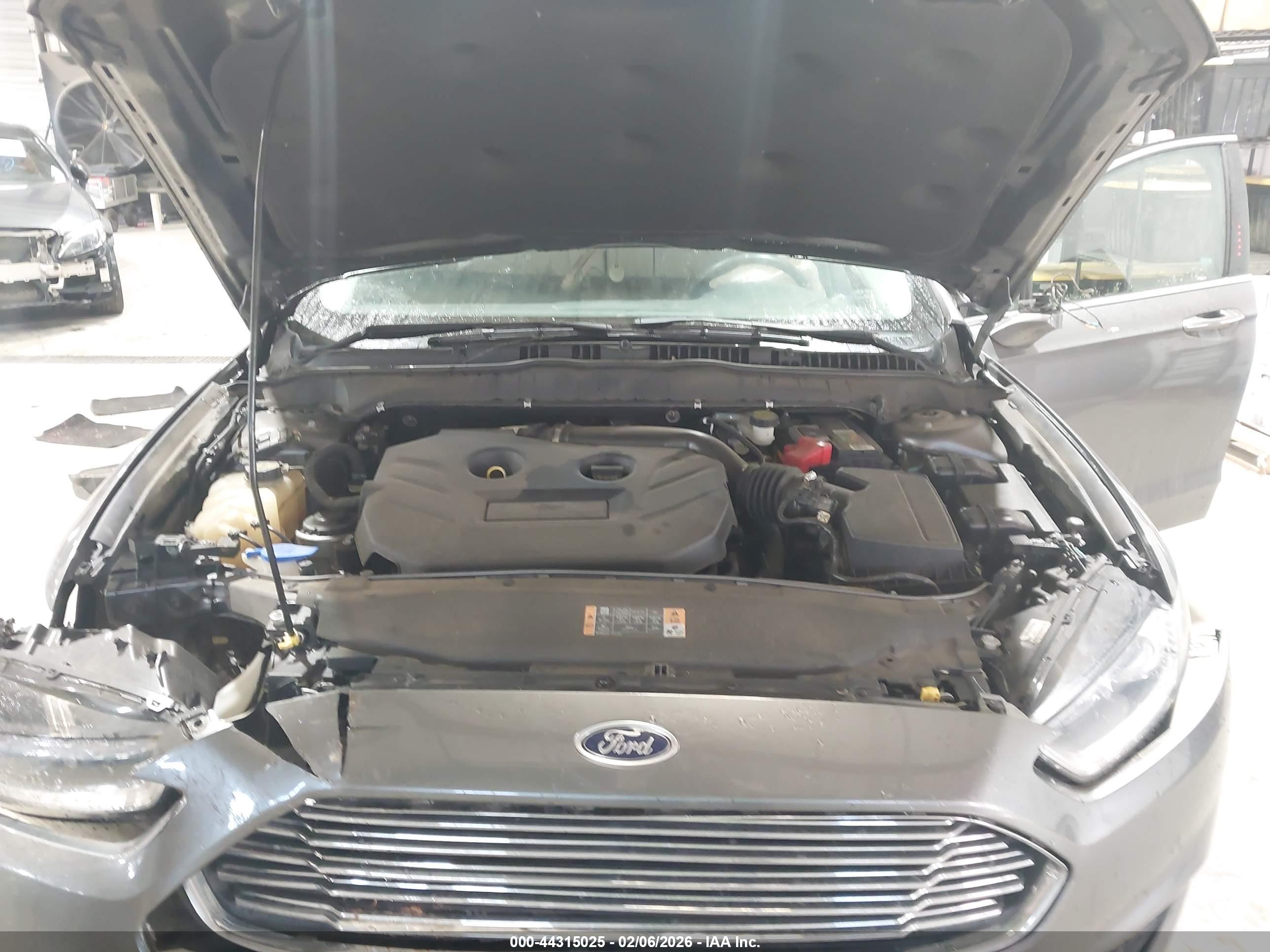 FORD FUSION image 10