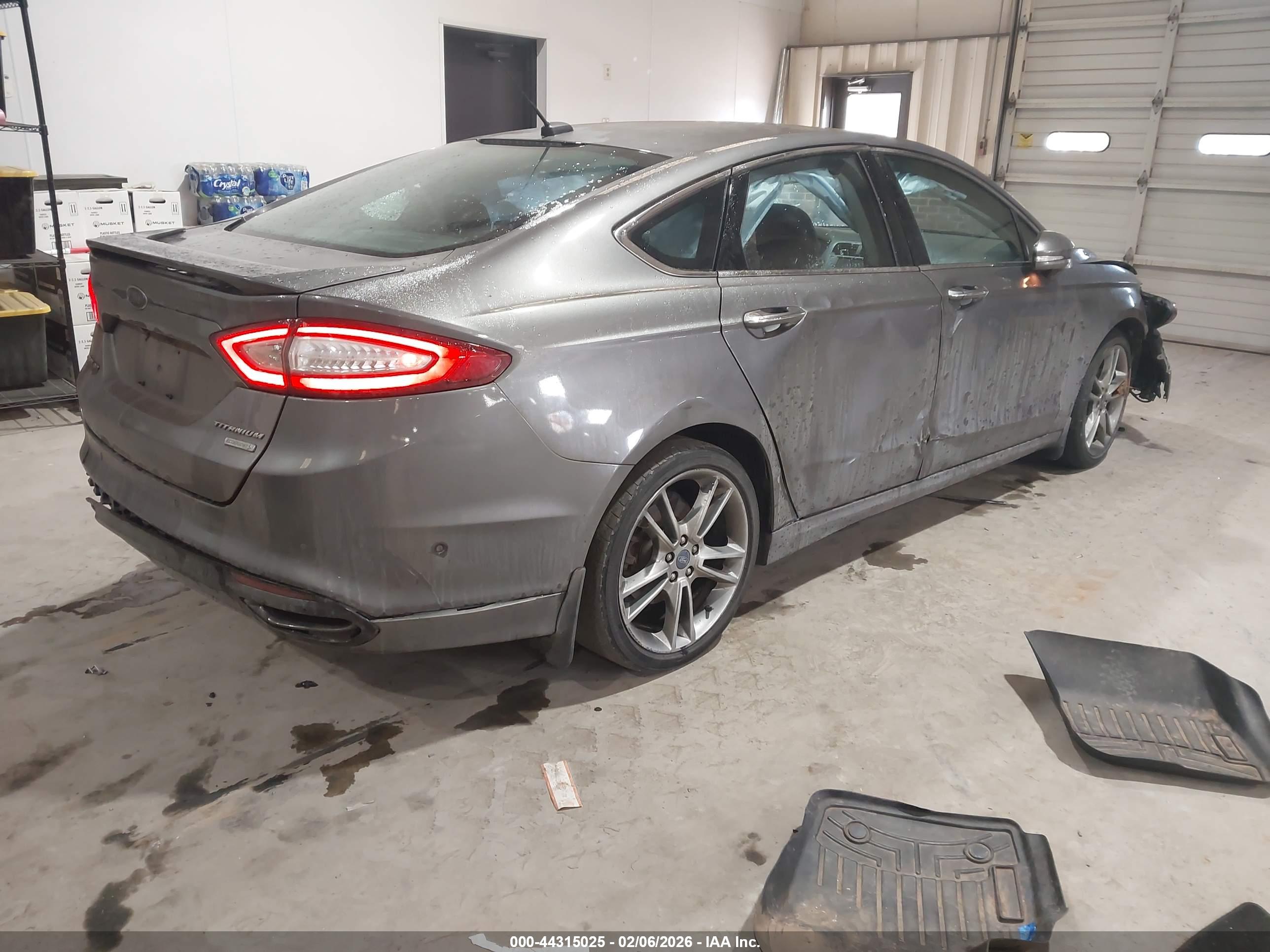 FORD FUSION image 4