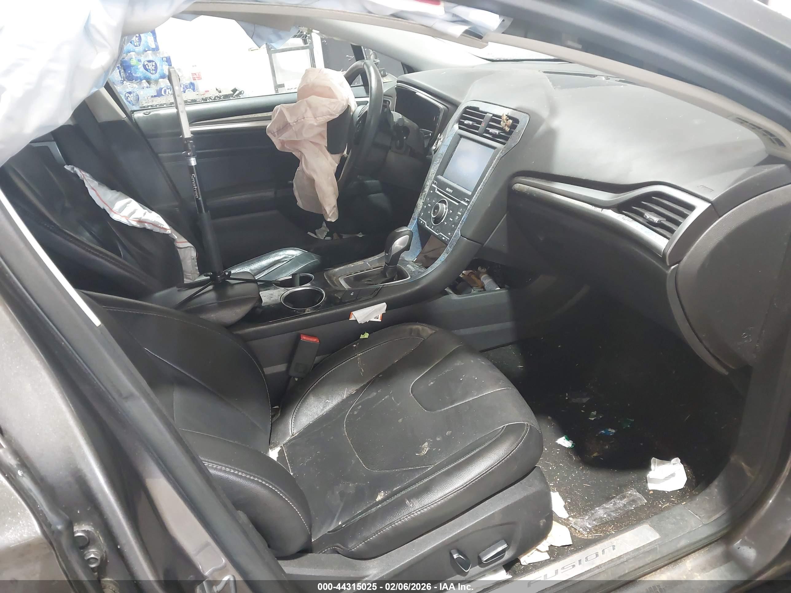 FORD FUSION image 5