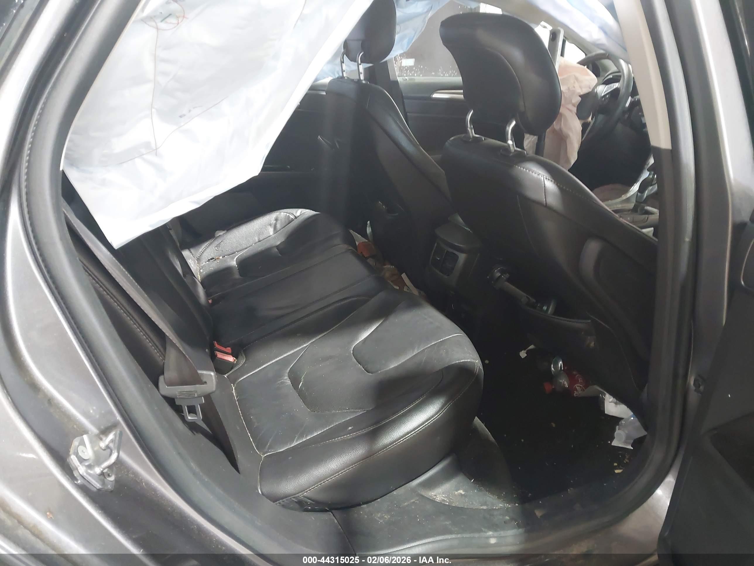 FORD FUSION image 8