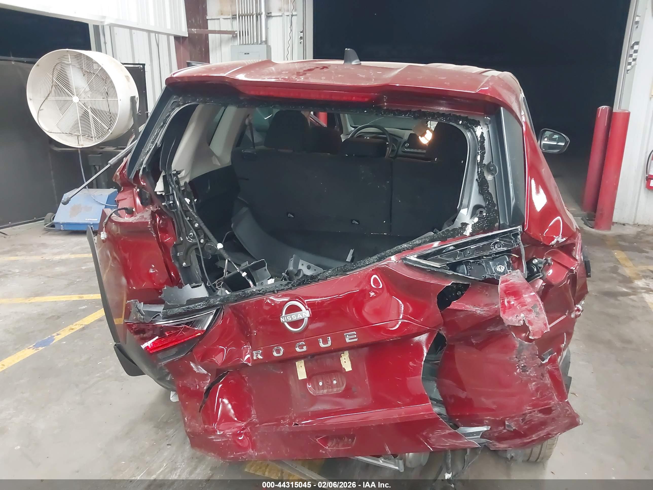 NISSAN ROGUE image 6