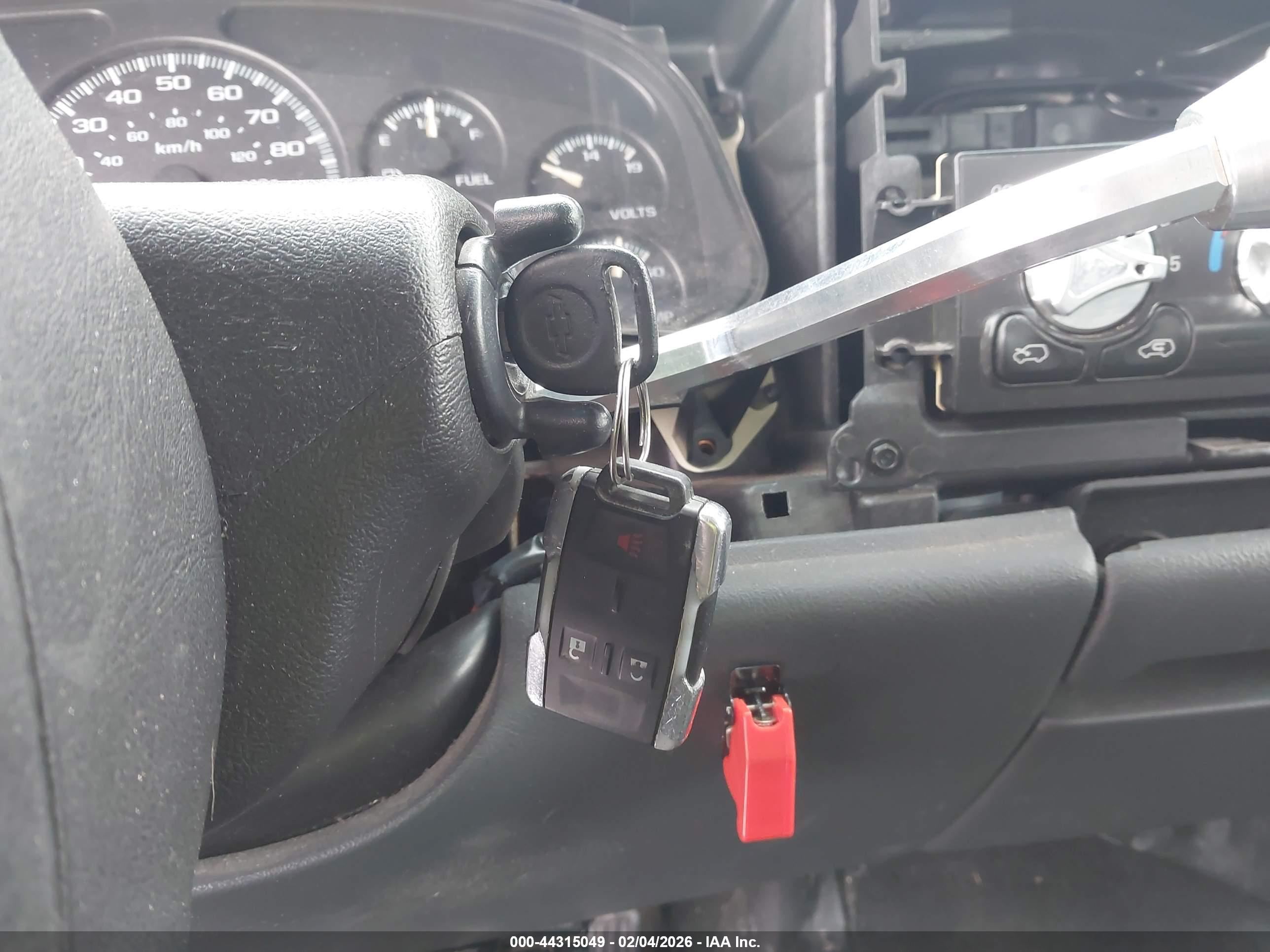 CHEVROLET SILVERADO image 11