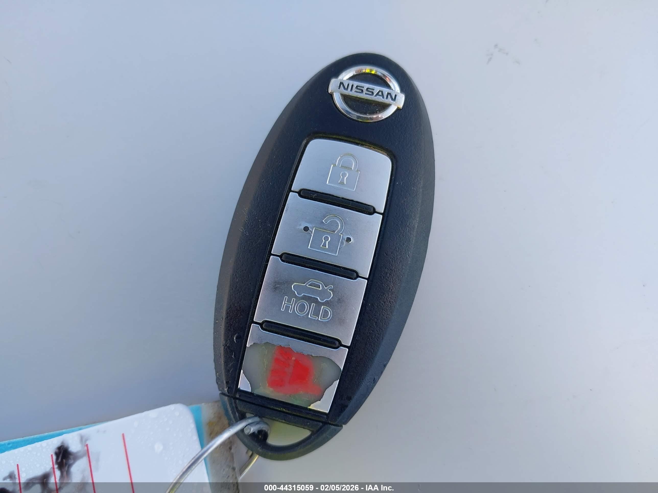 NISSAN MAXIMA image 11