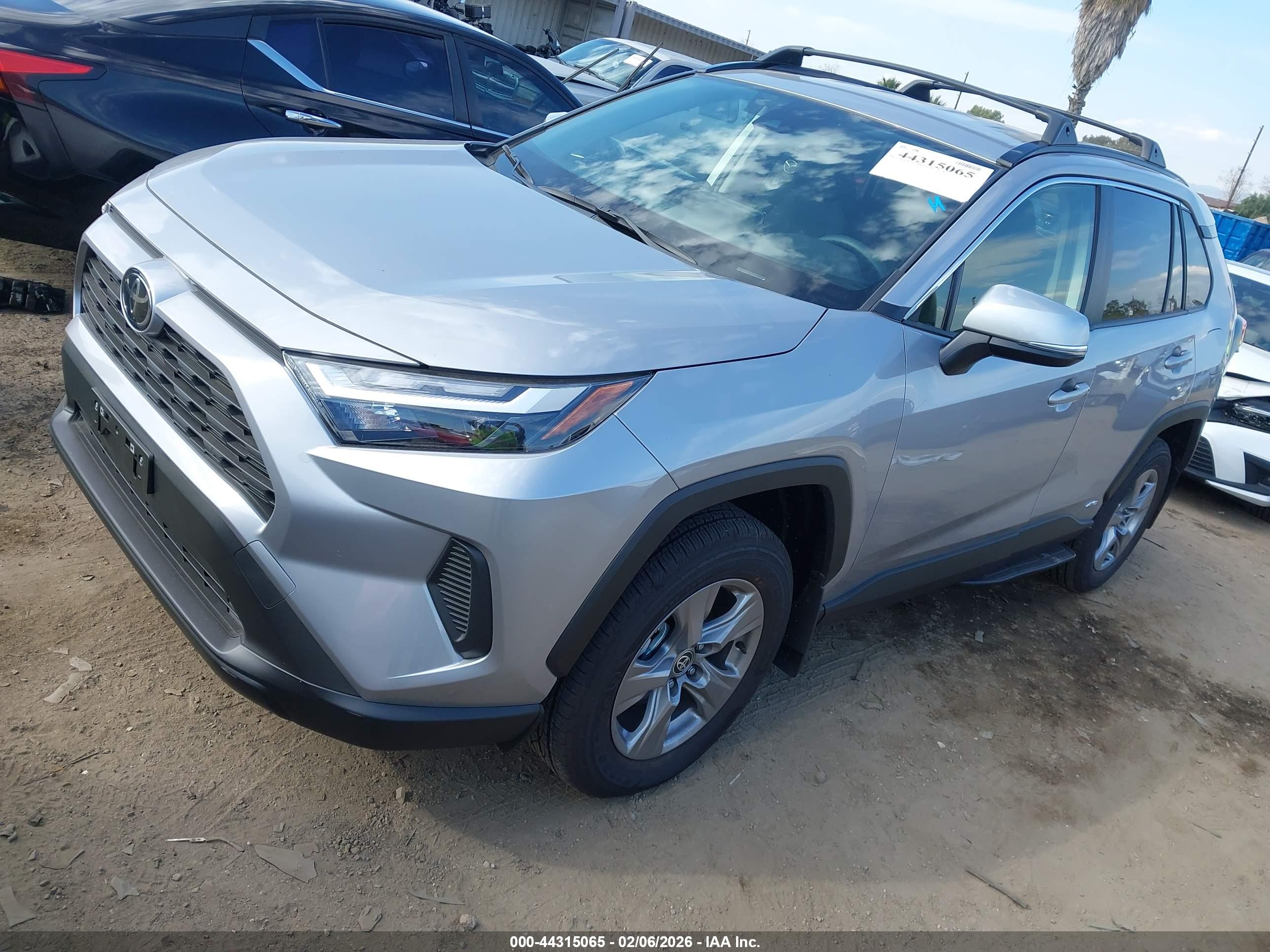 TOYOTA RAV4 image 2