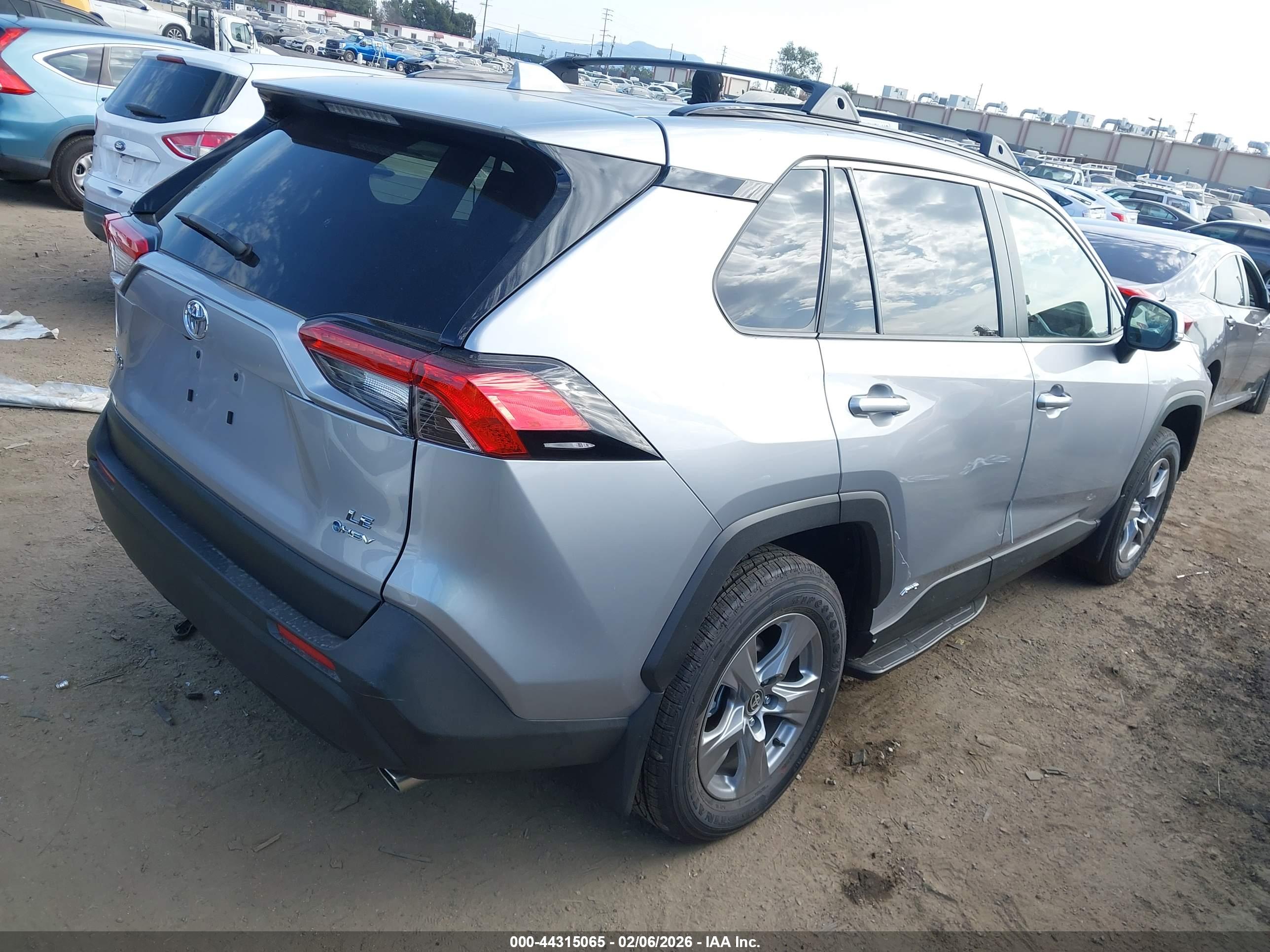 TOYOTA RAV4 image 4