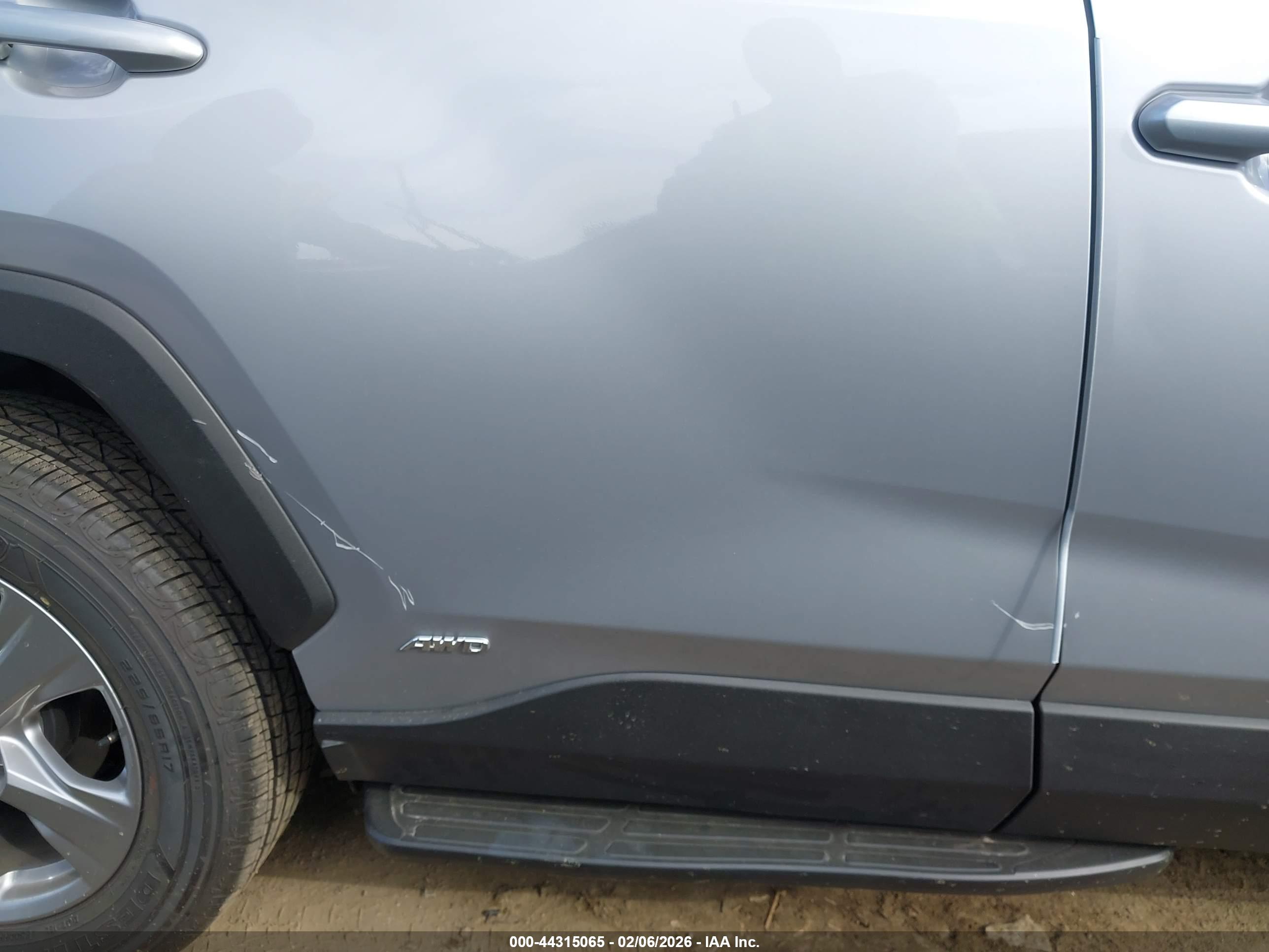 TOYOTA RAV4 image 6