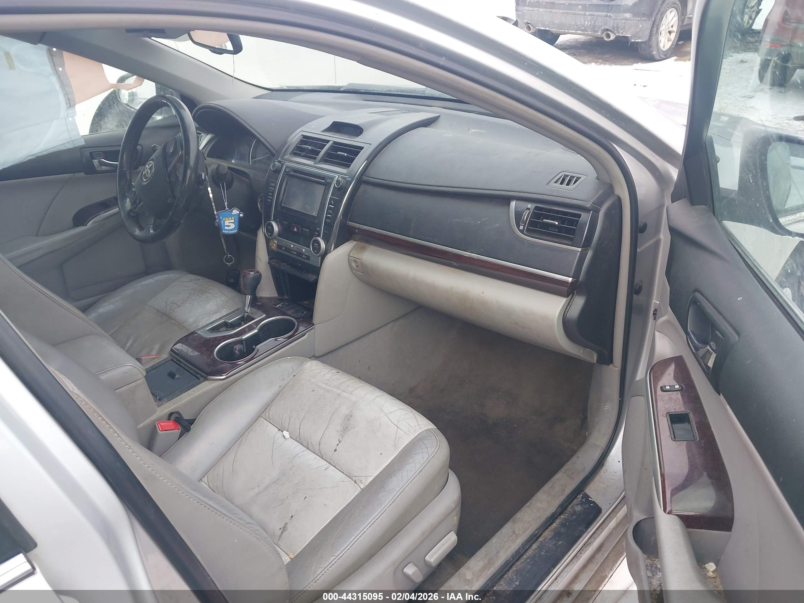 TOYOTA CAMRY image 5