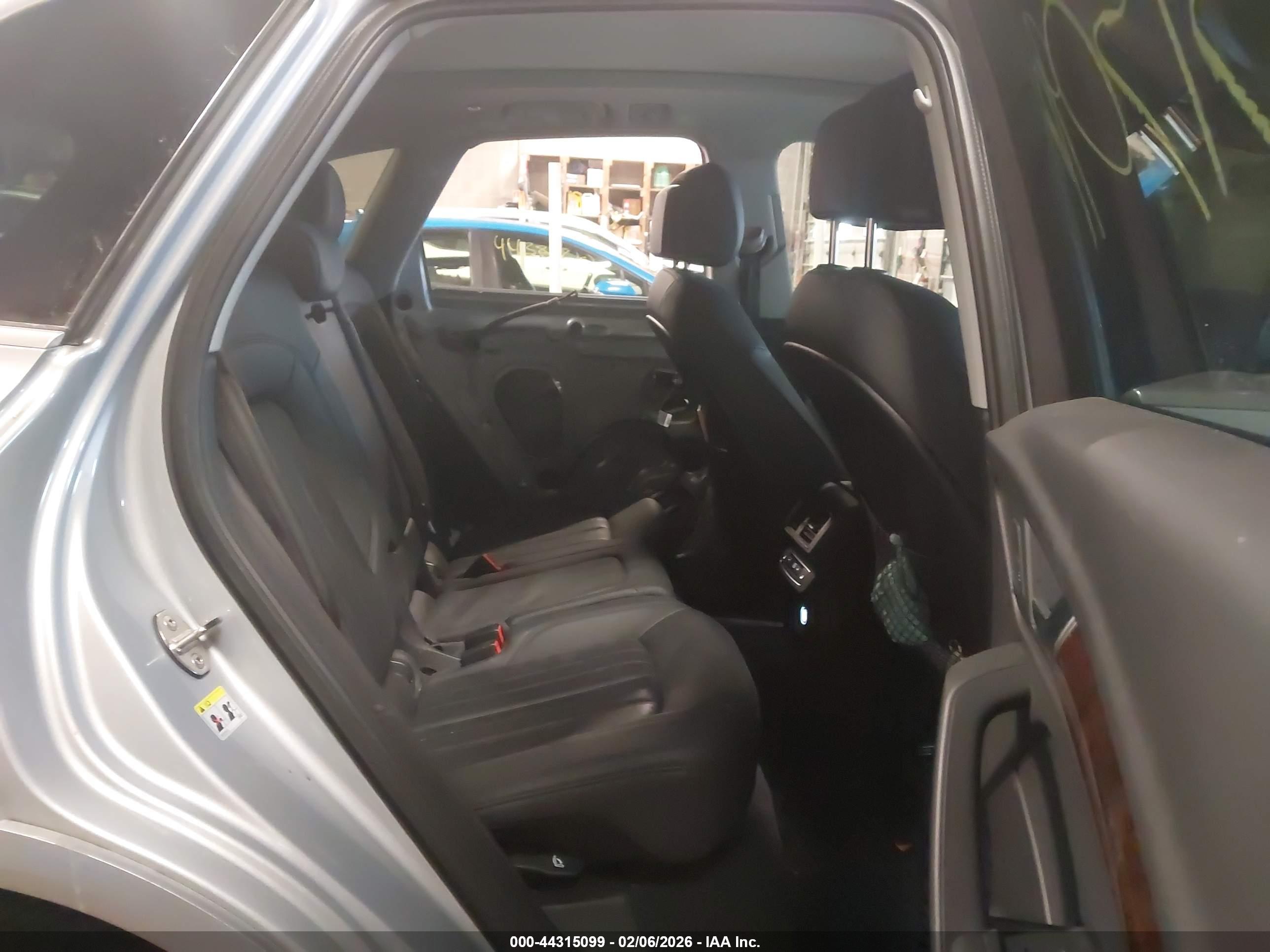 AUDI Q5 image 8