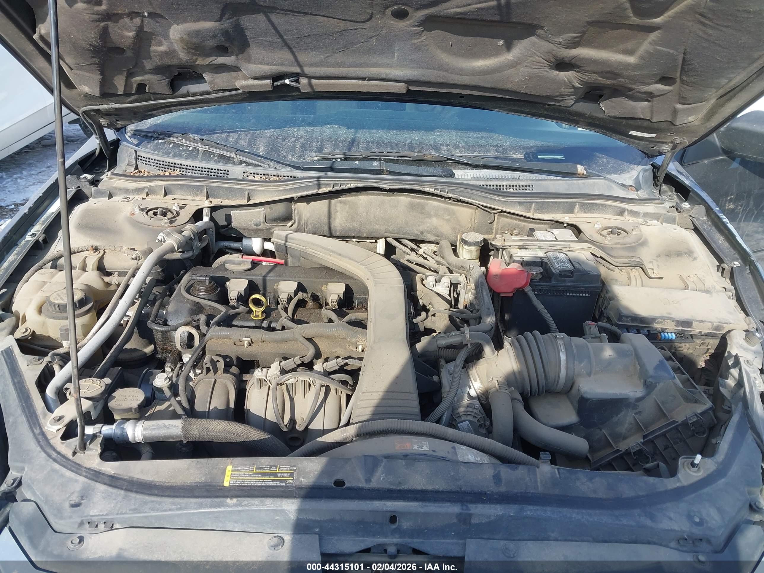 FORD FUSION image 10