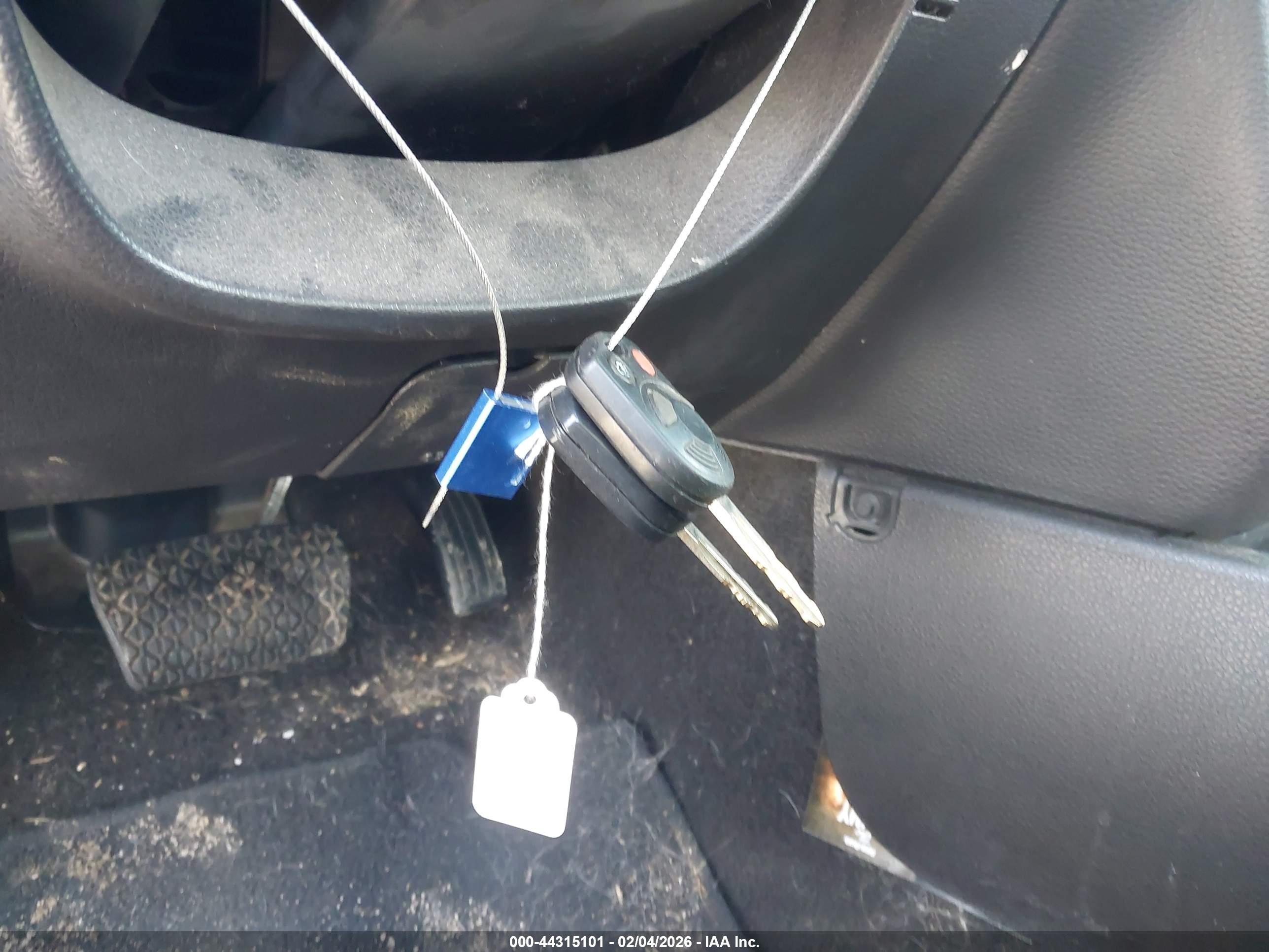 FORD FUSION image 11