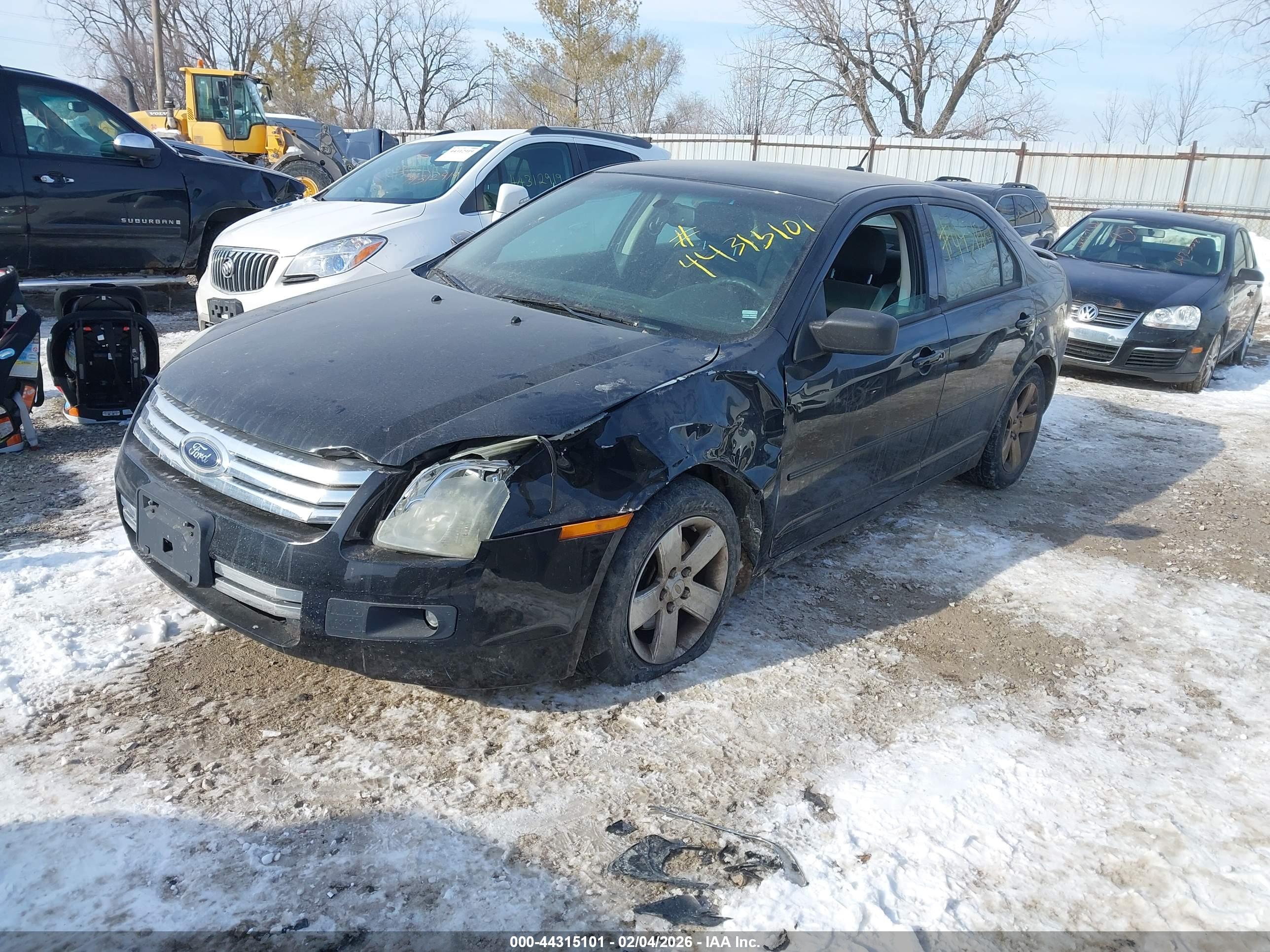 FORD FUSION image 2
