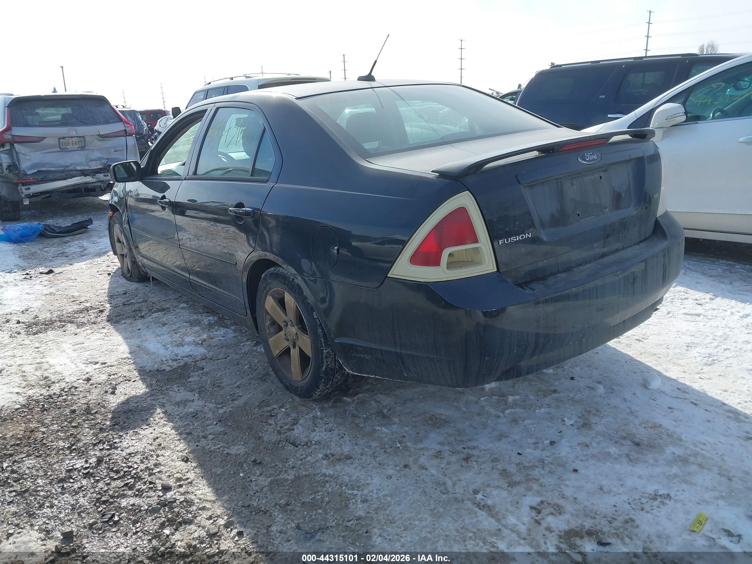 FORD FUSION image 3