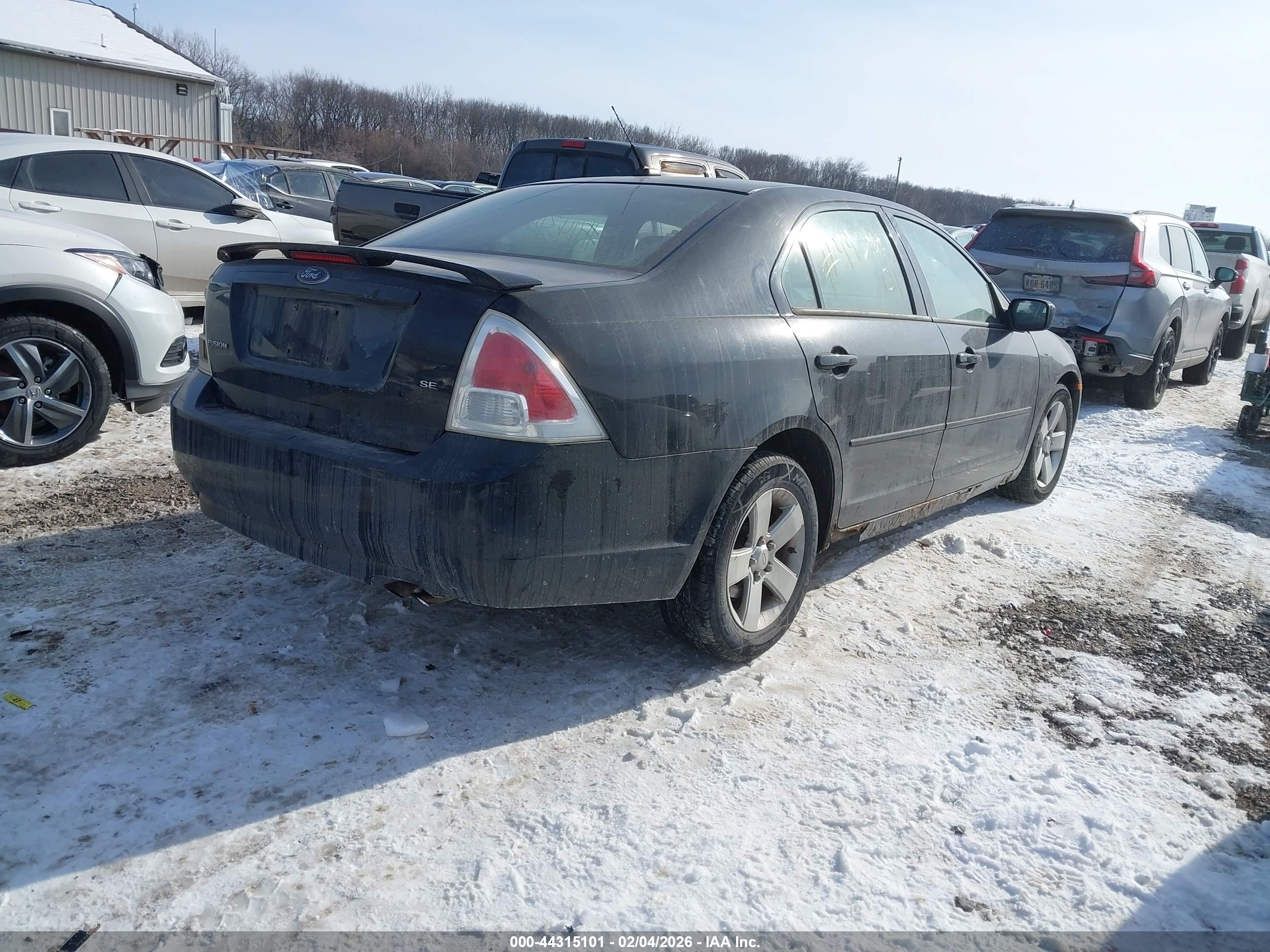 FORD FUSION image 4