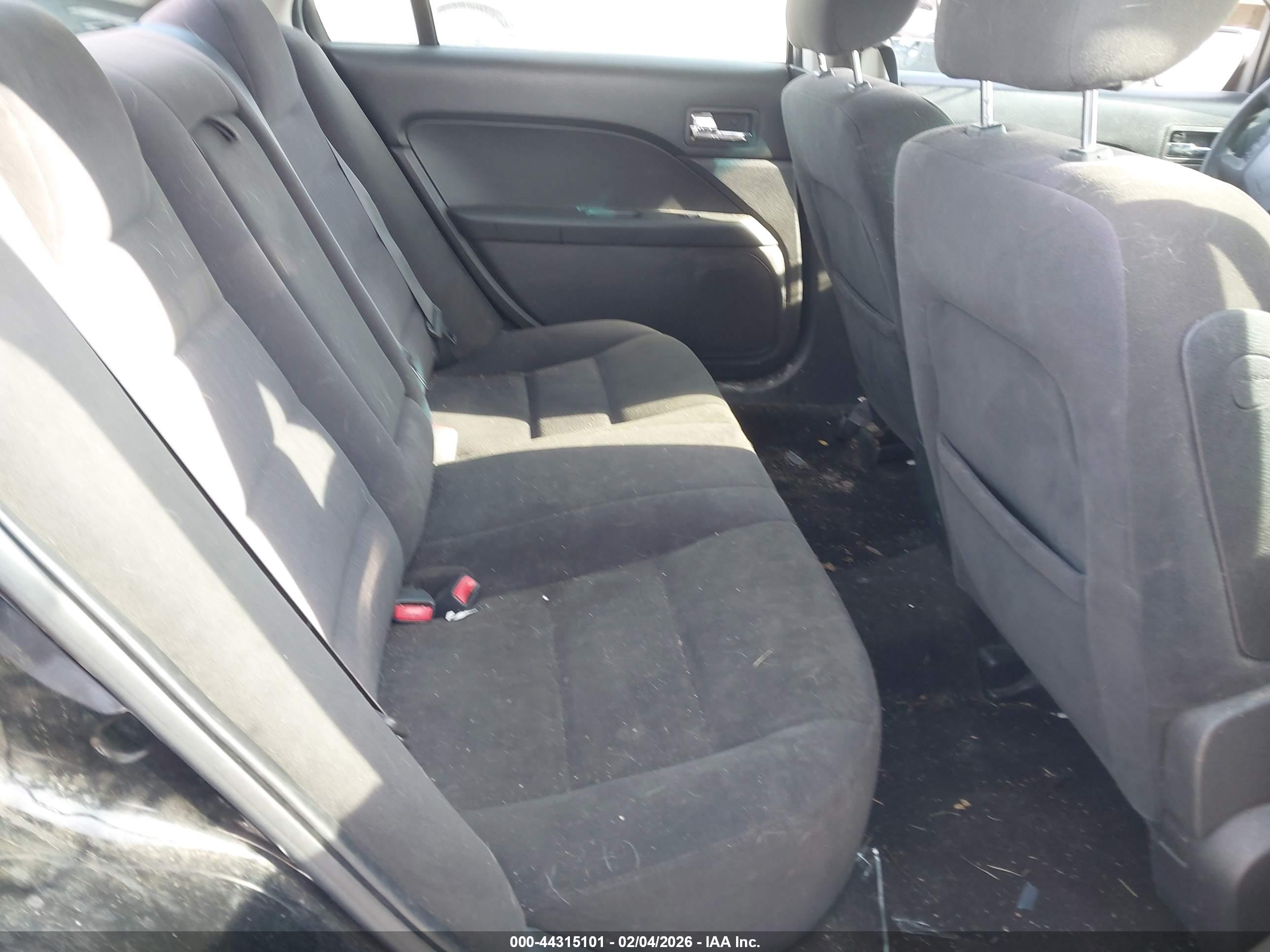 FORD FUSION image 8