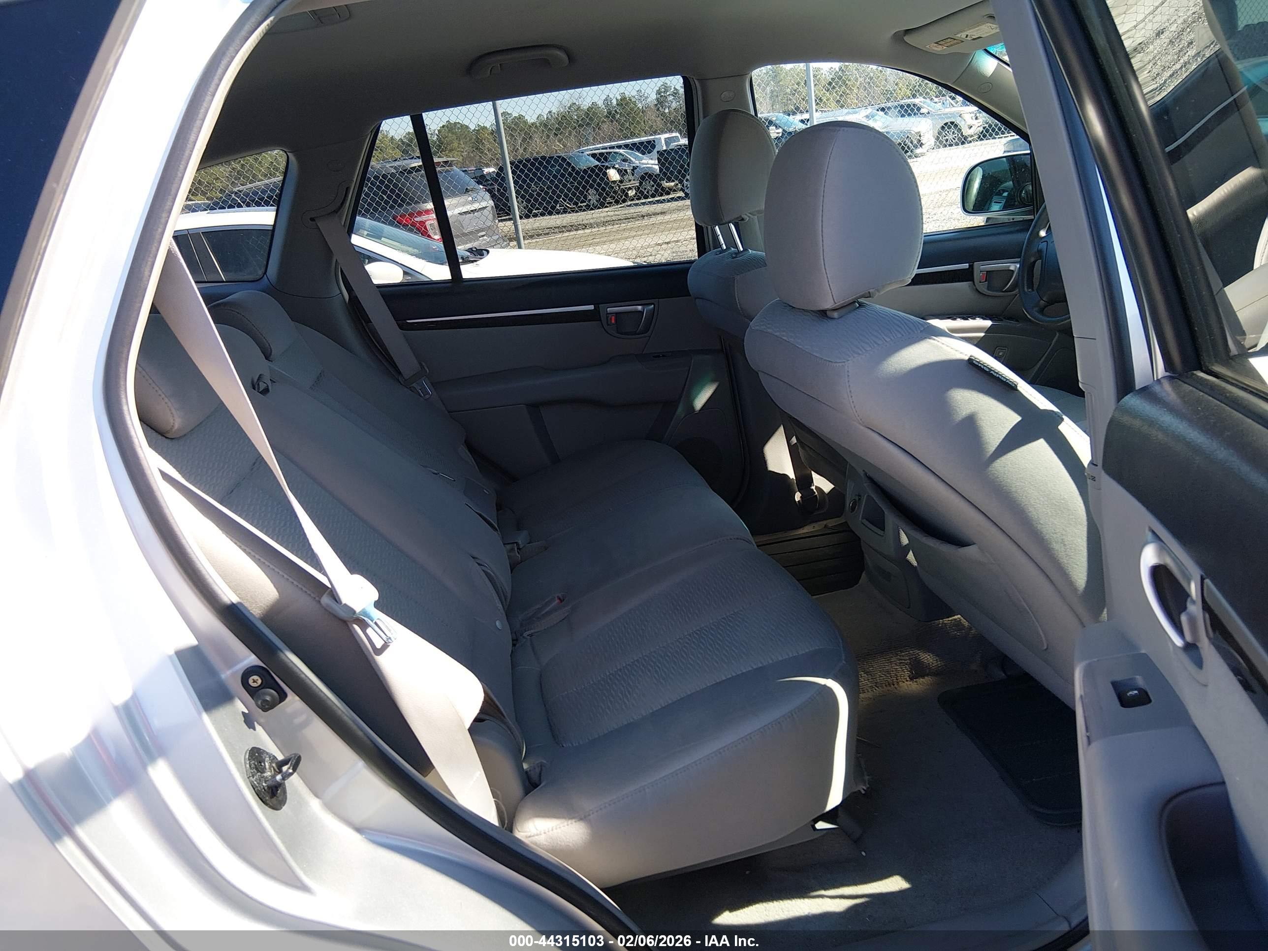 HYUNDAI SANTA image 8